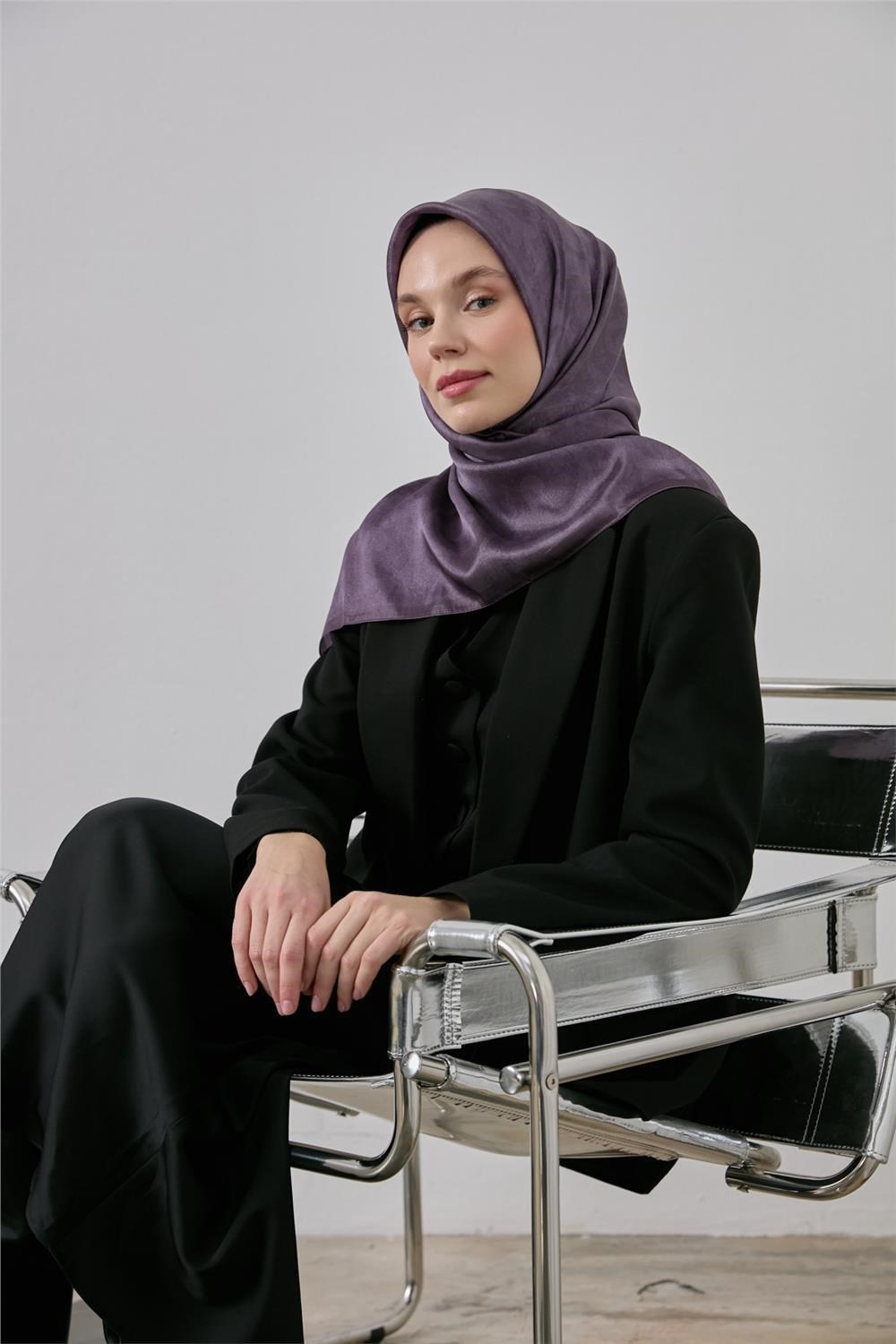 Polyester Karışımlı Shiny Eşarp Eflatun Etnik Desenli Parlak Dokulu 90x90