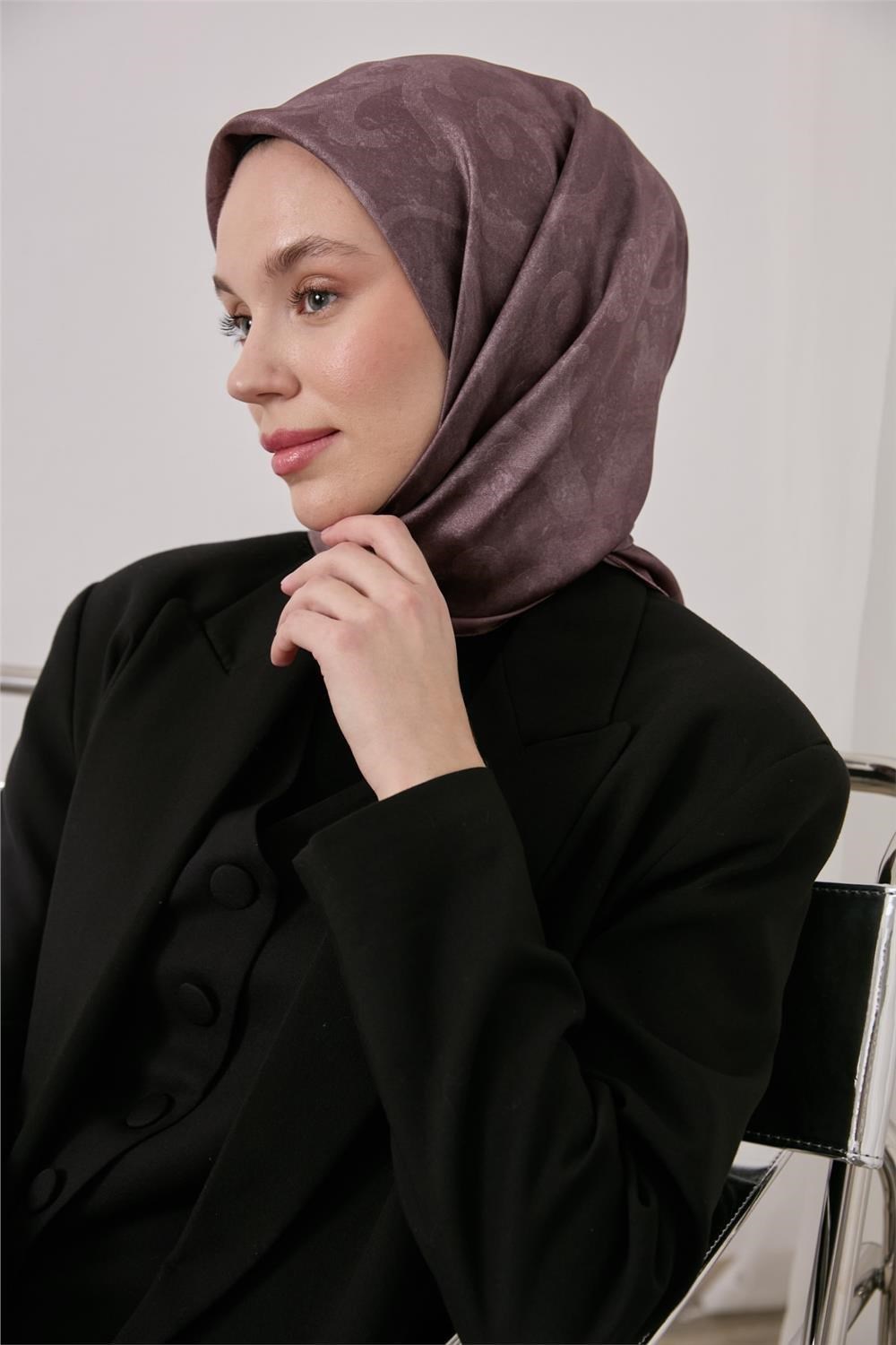 Polyester Karışımlı Shiny Eşarp Gül Kurusu Etnik Desenli Parlak Dokulu 90x90
