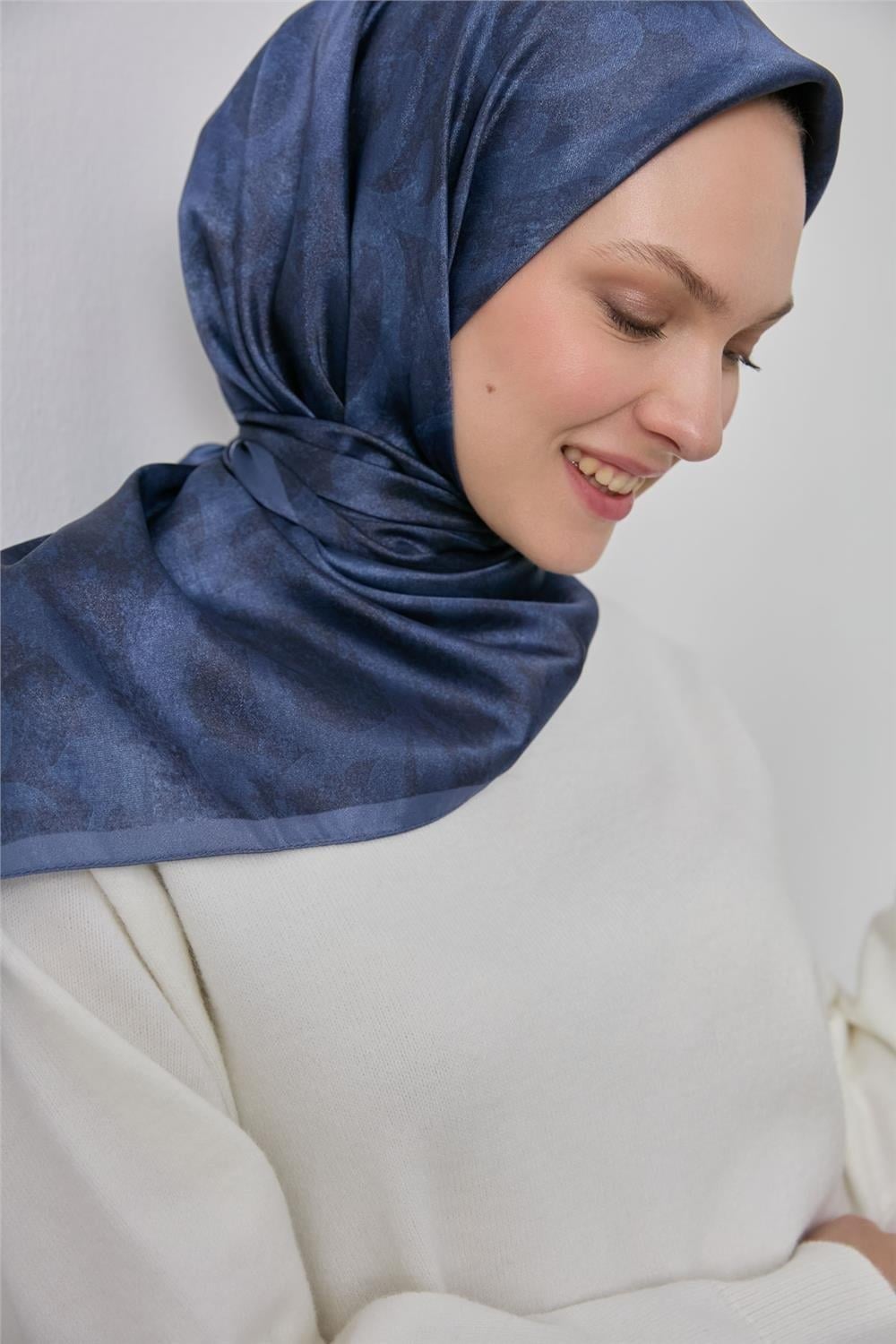 Polyester Karışımlı Shiny Eşarp İndigo Etnik Desenli Parlak Dokulu 90x90