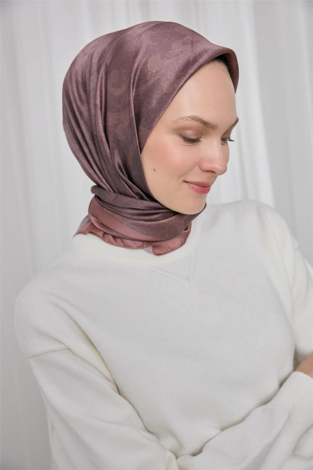 Polyester Karışımlı Shiny Eşarp Soğan Kabuğu Etnik Desenli Parlak Dokulu 90x90