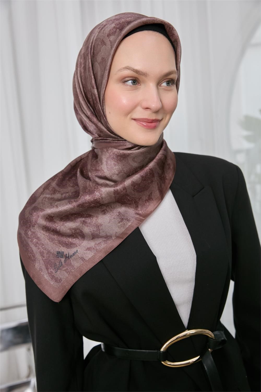 Polyester Karışımlı Shiny Eşarp Sütlü Kahve Etnik Desenli Parlak Dokulu 90x90