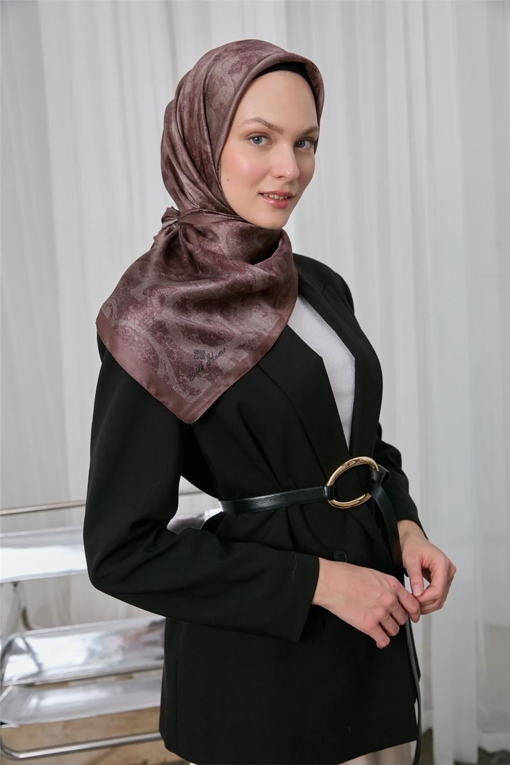 Polyester Karışımlı Shiny Eşarp Sütlü Kahve Etnik Desenli Parlak Dokulu 90x90