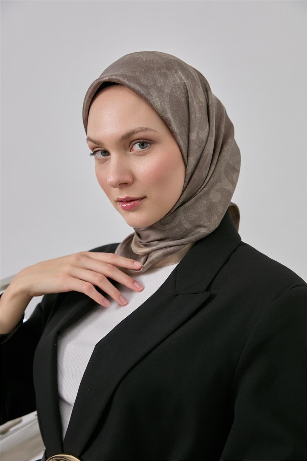 Polyester Karışımlı Shiny Eşarp Vizon Etnik Desenli Parlak Dokulu 90x90