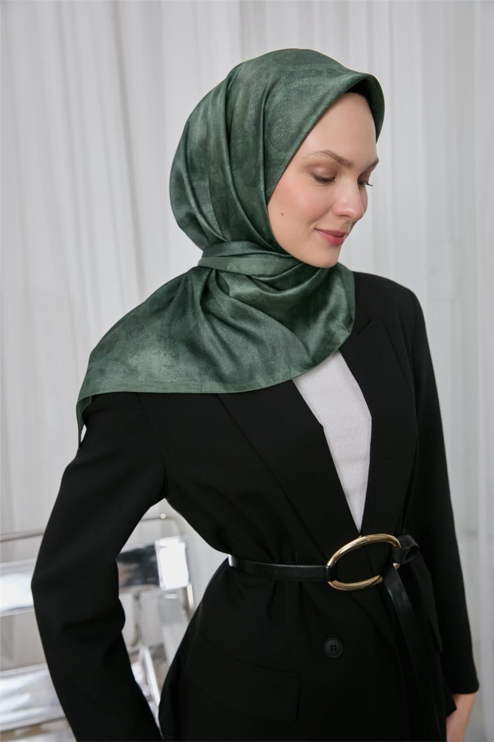 Polyester Karışımlı Shiny Eşarp Yeşil Etnik Desenli Parlak Dokulu 90x90
