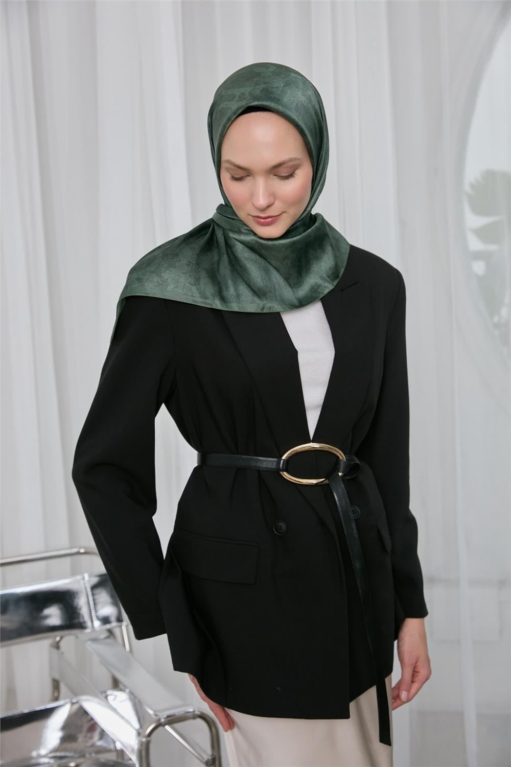 Polyester Karışımlı Shiny Eşarp Yeşil Etnik Desenli Parlak Dokulu 90x90