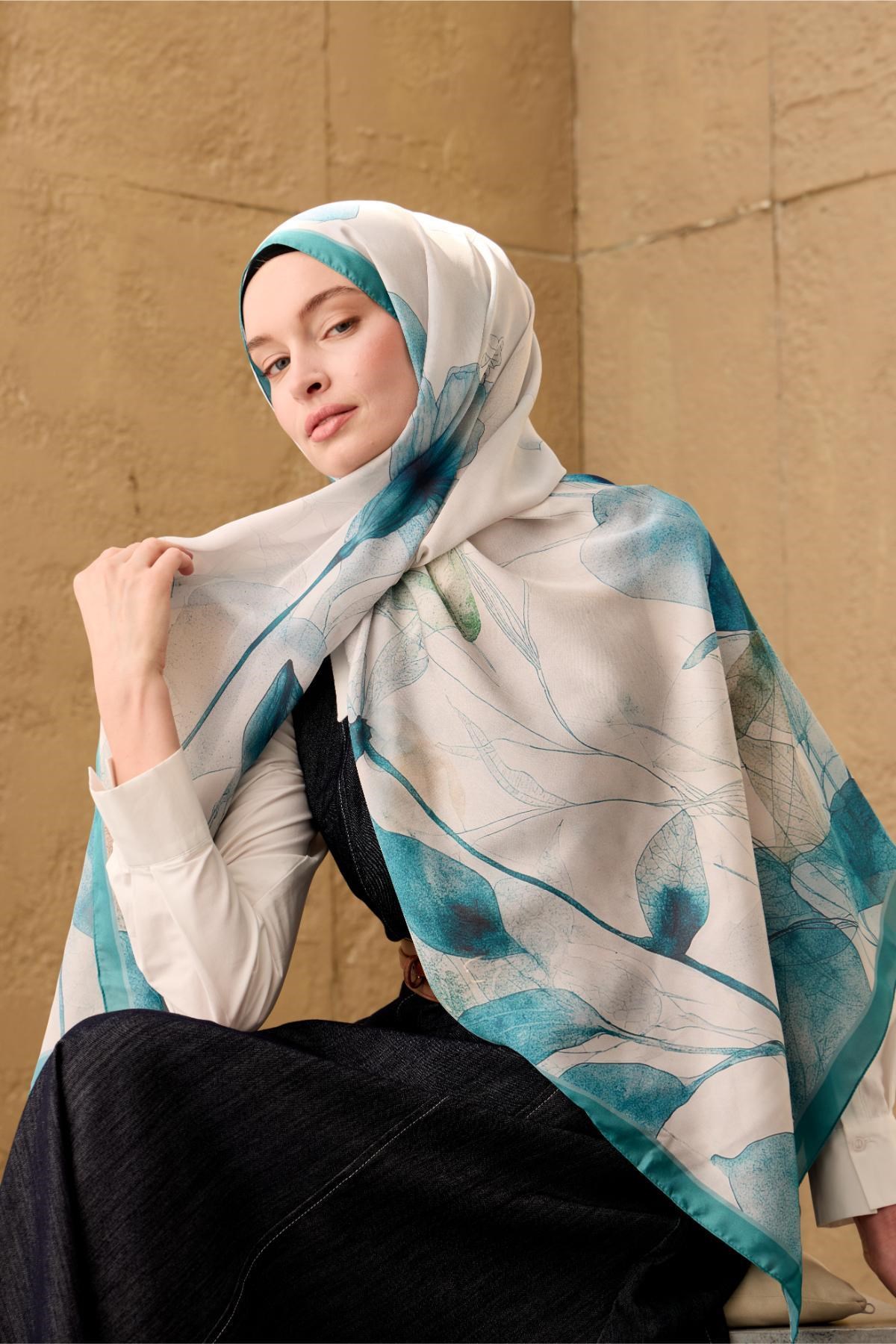 Polyester Velina Şal Turkuaz-Beyaz Desenli Parlak Dokulu Hafif 190x70