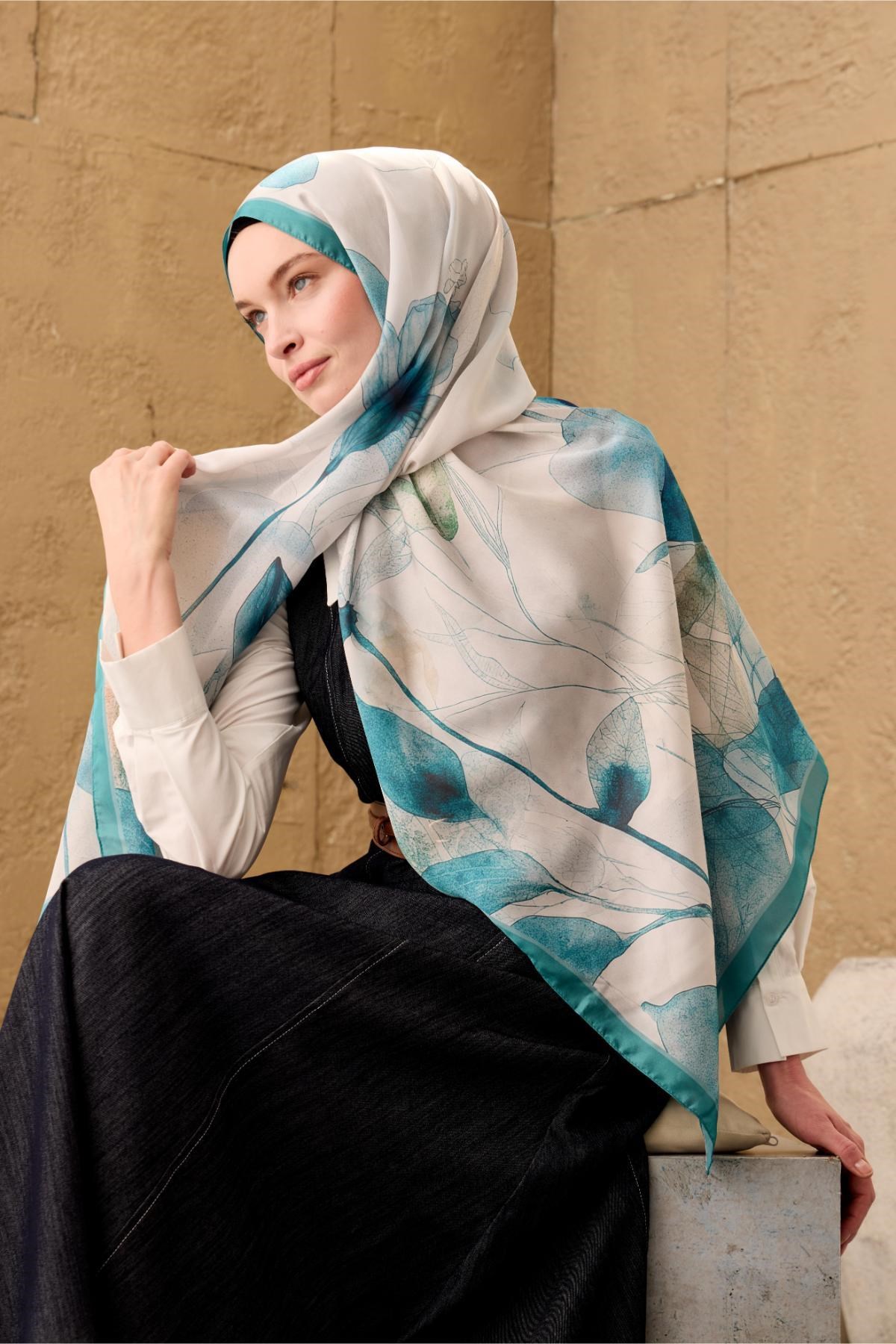 Polyester Velina Şal Turkuaz-Beyaz Desenli Parlak Dokulu Hafif 190x70