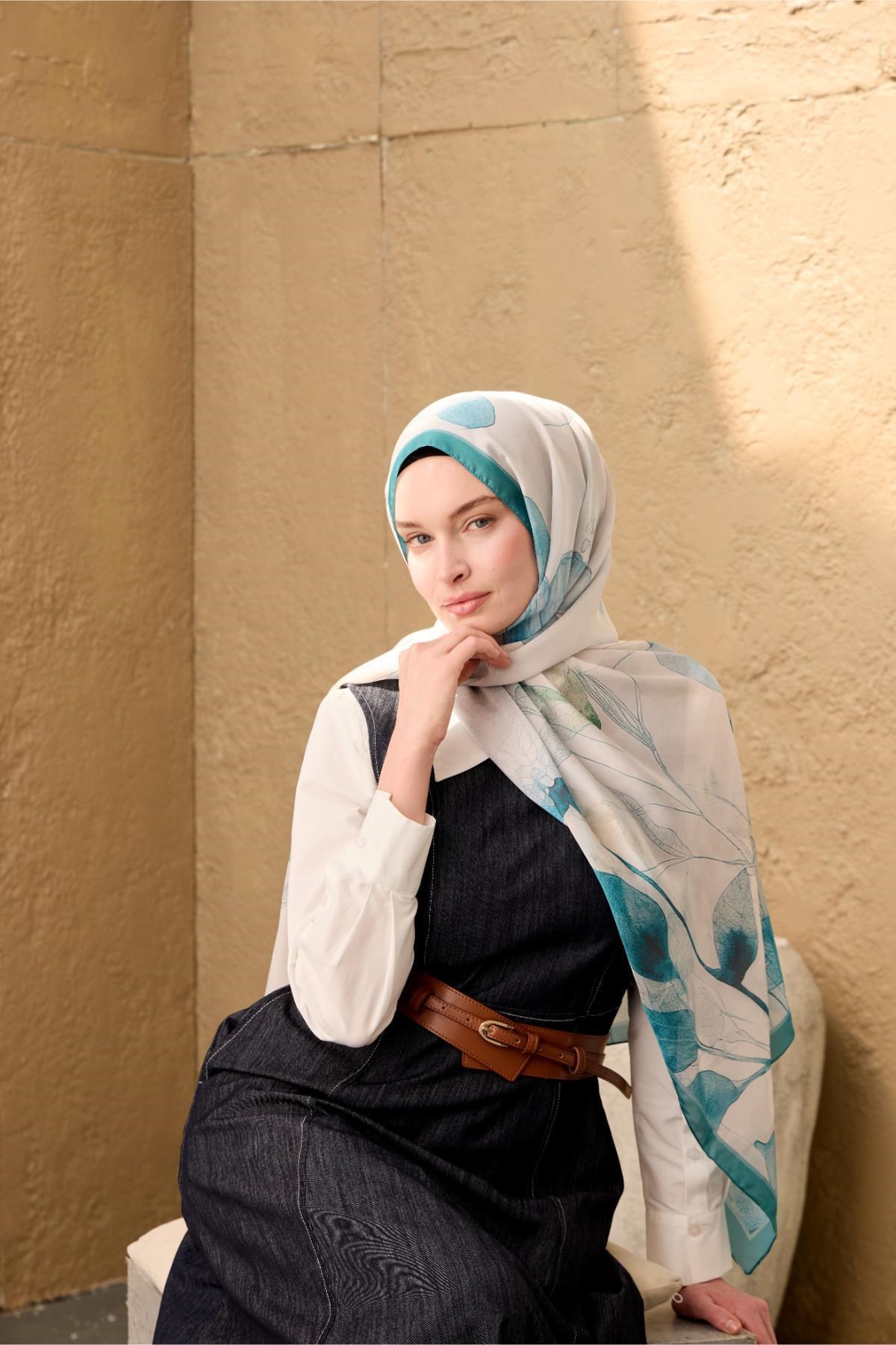 Polyester Velina Şal Turkuaz-Beyaz Desenli Parlak Dokulu Hafif 190x70