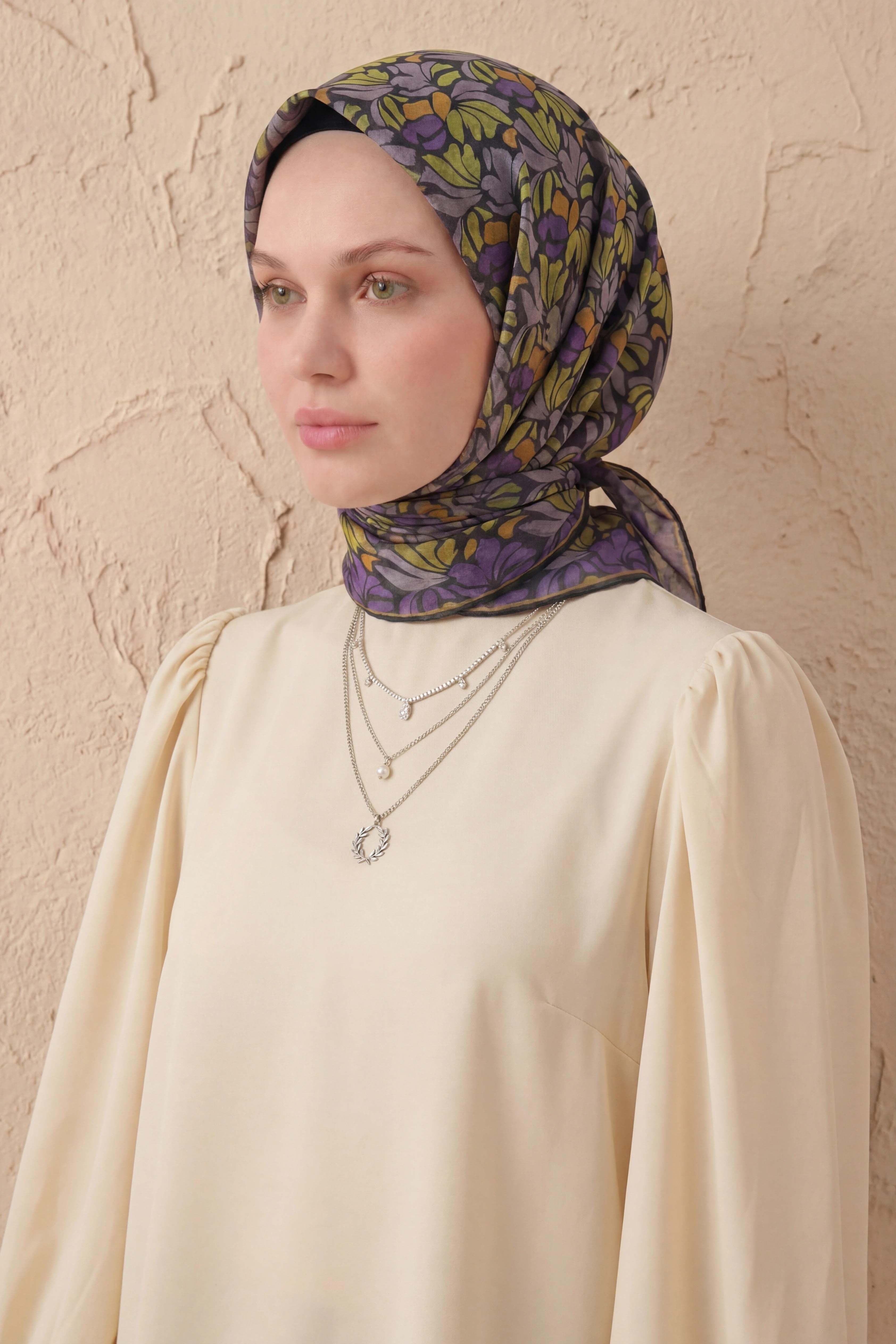 Soft Eşarp Floral Line Koyu Antrasit 90x90