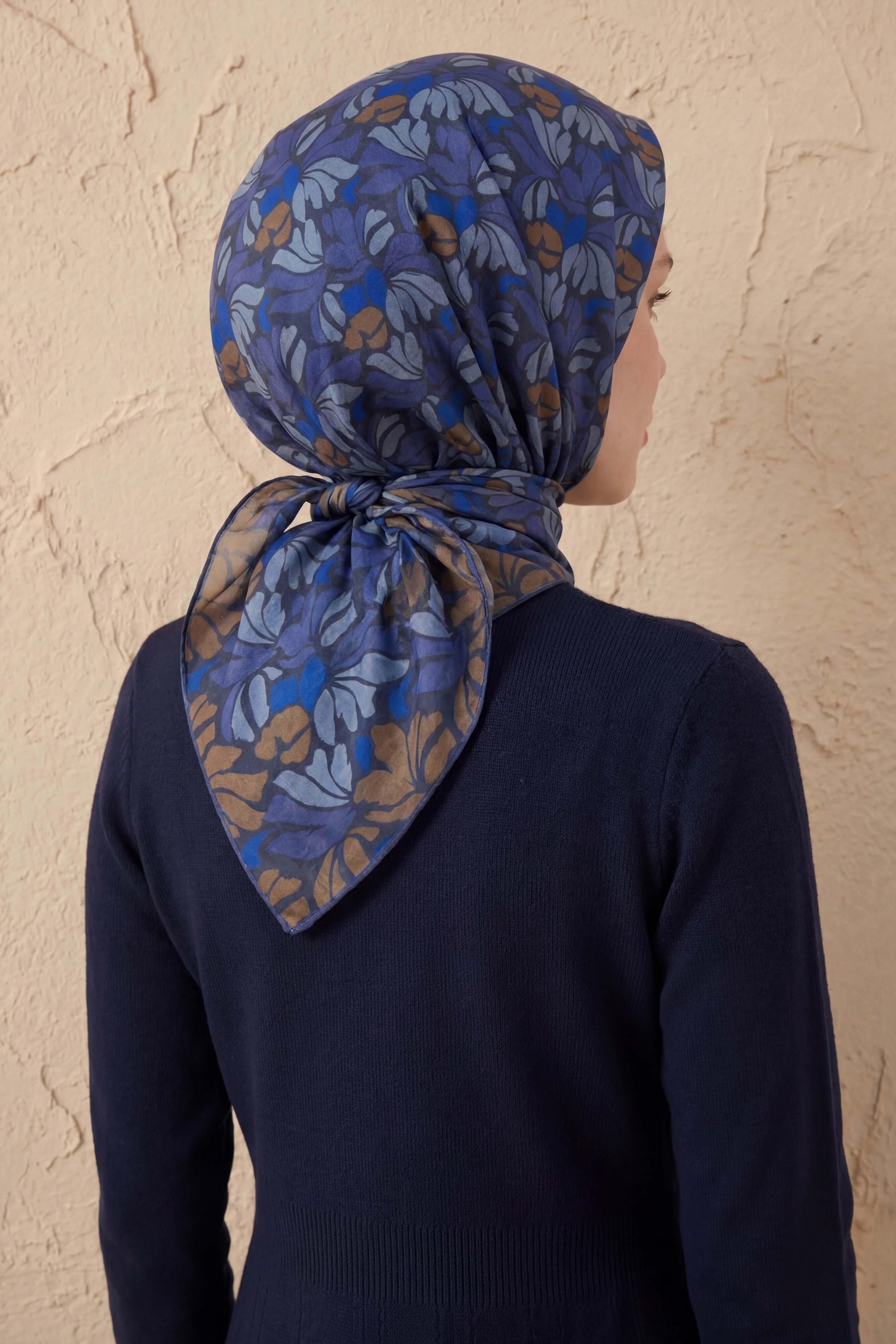 Soft Eşarp Floral Line Koyu Indigo 90x90