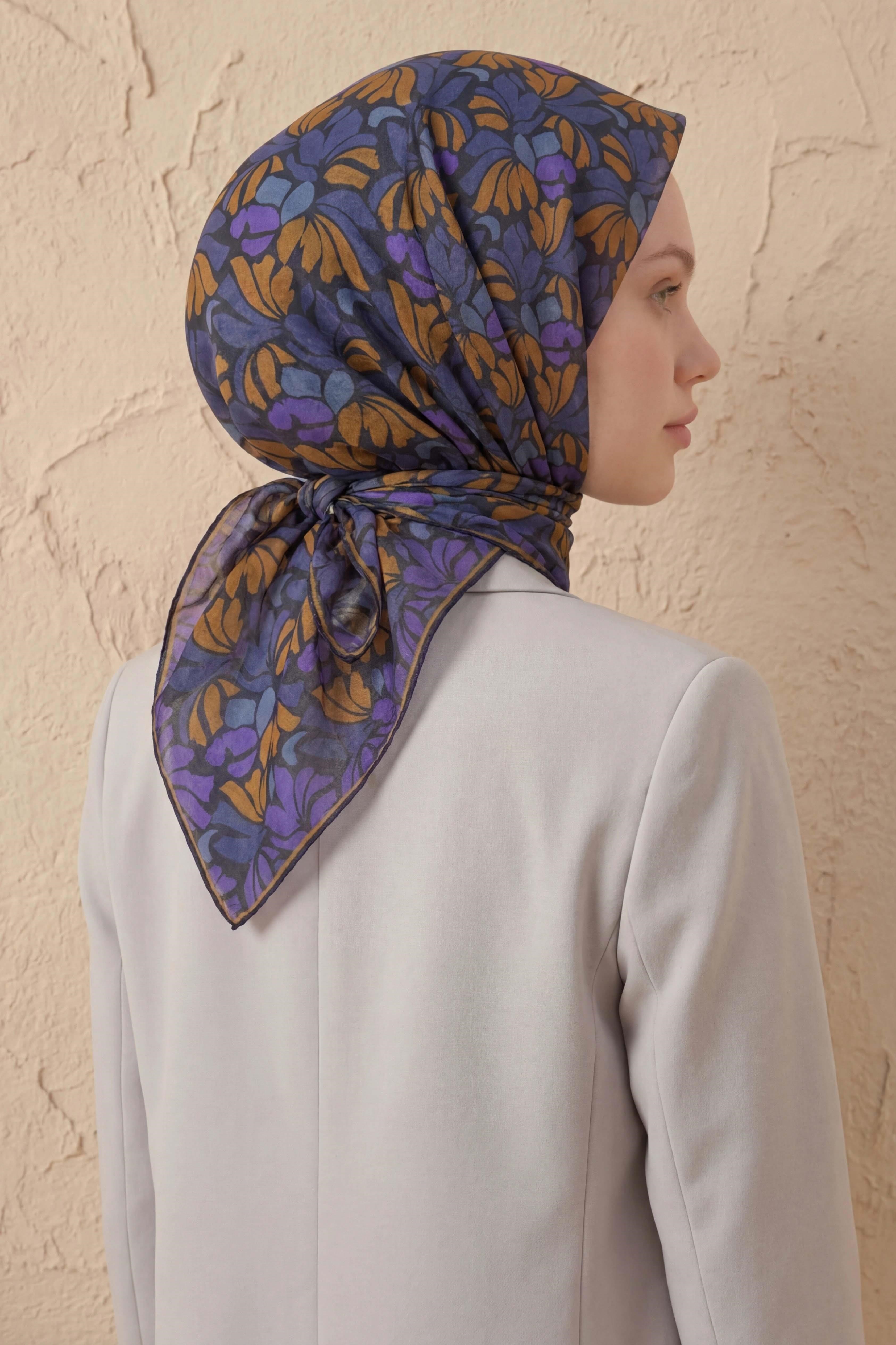 Soft Eşarp Floral Line Koyu Lacivert 90x90
