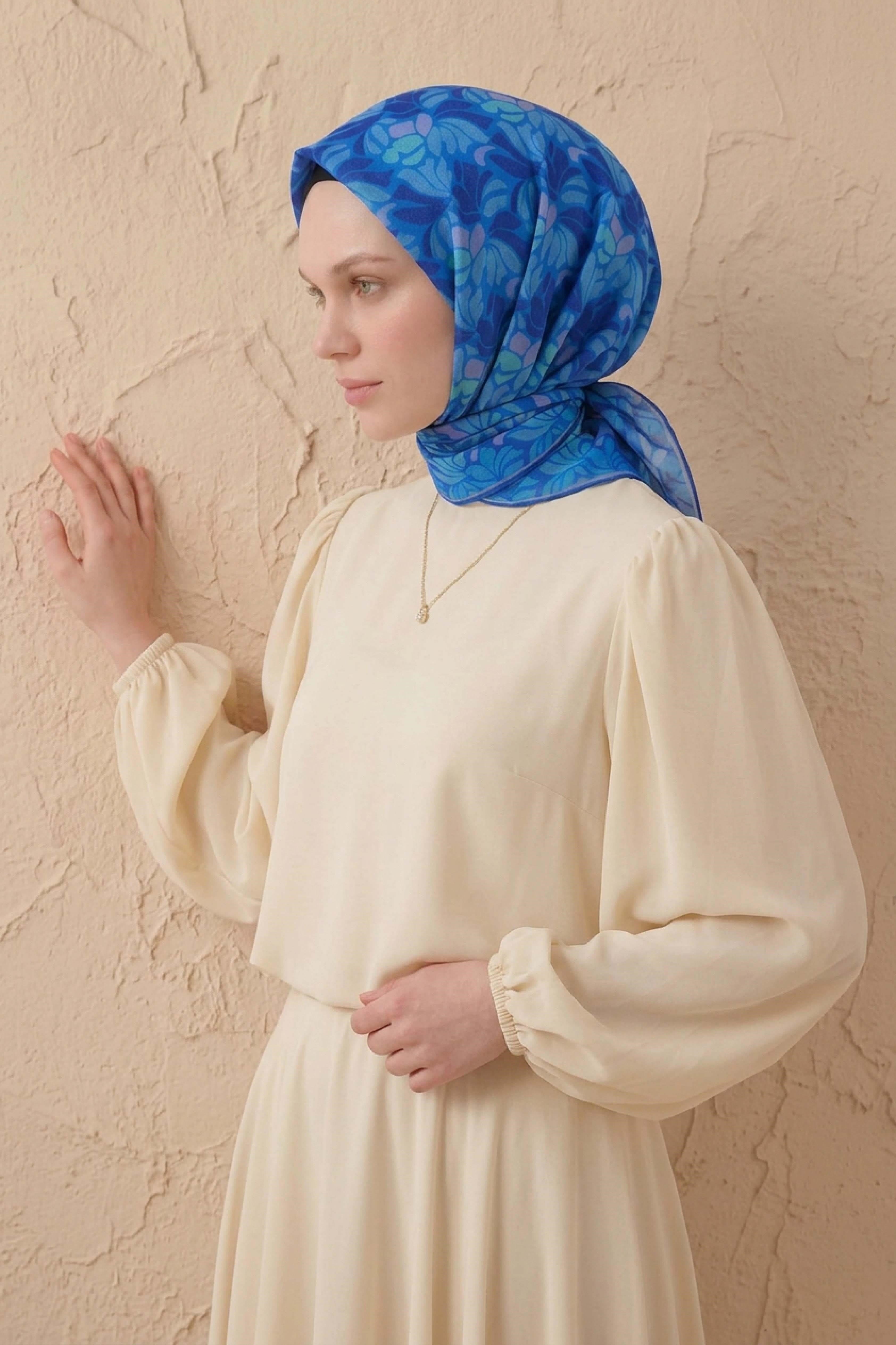 Soft Eşarp Floral Line Lacivert 90x90