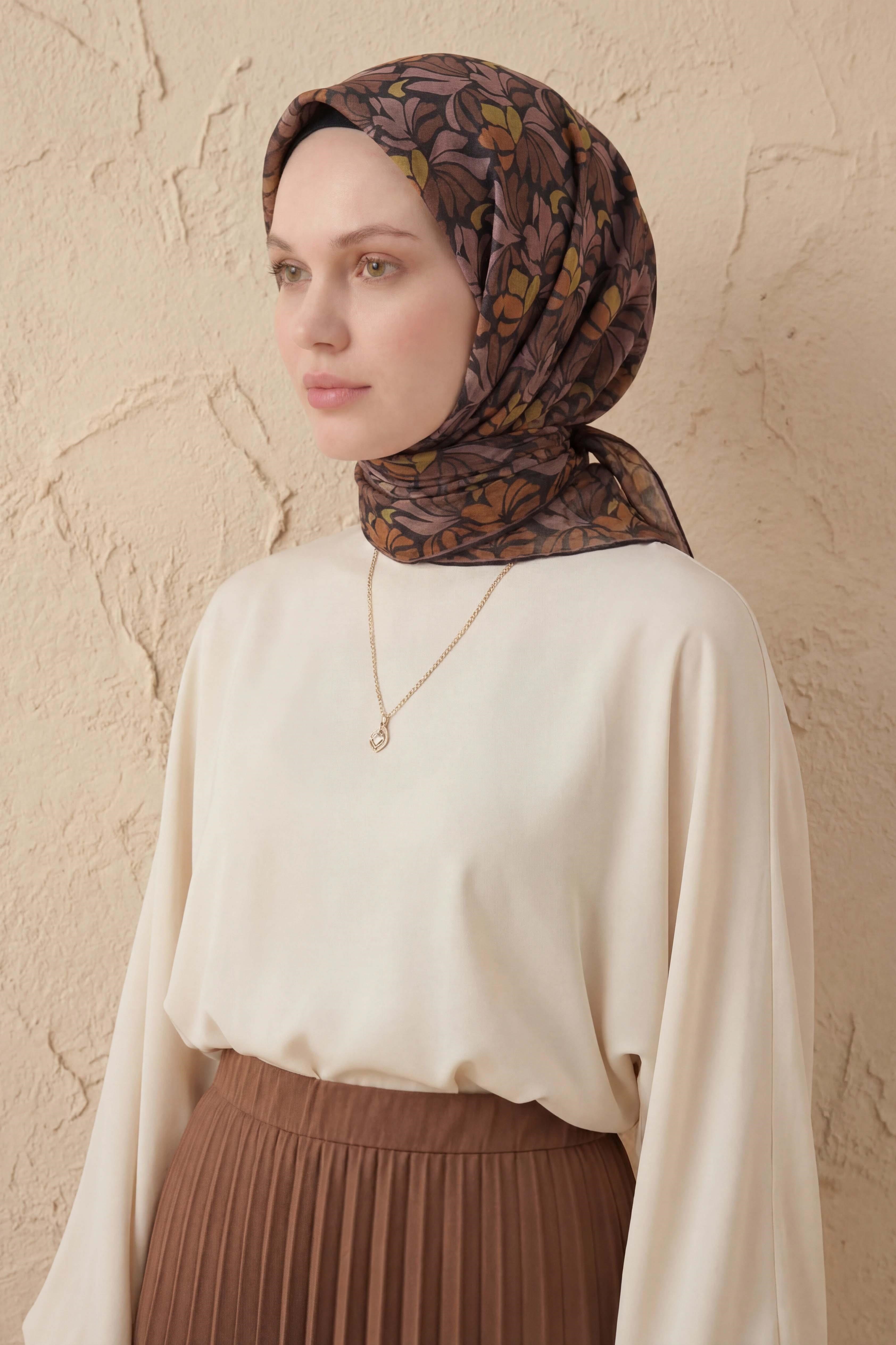 Soft Eşarp Floral Line Soluk Siyah 90x90