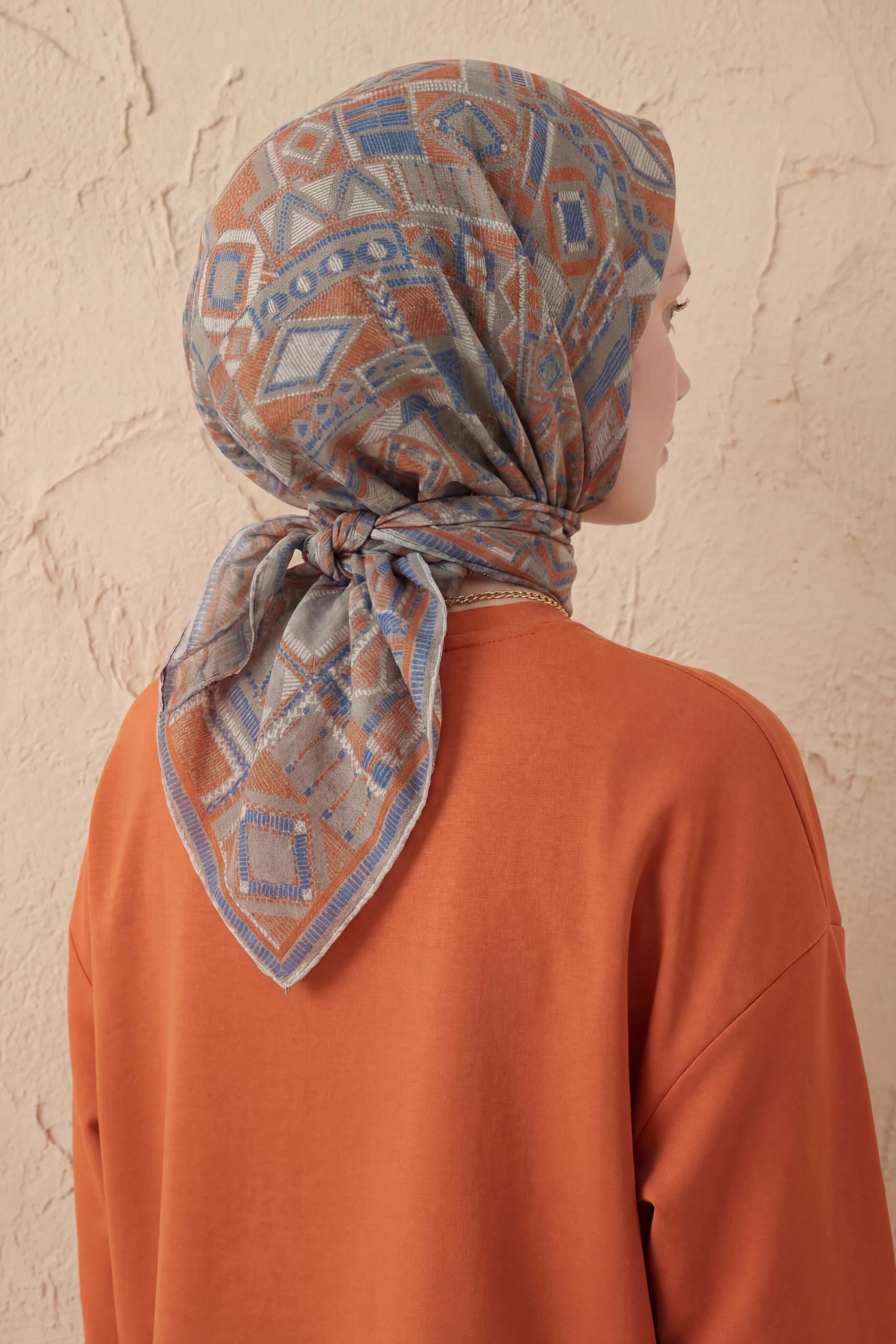 Soft Eşarp Geometrik Desen Açık Gri 90x90