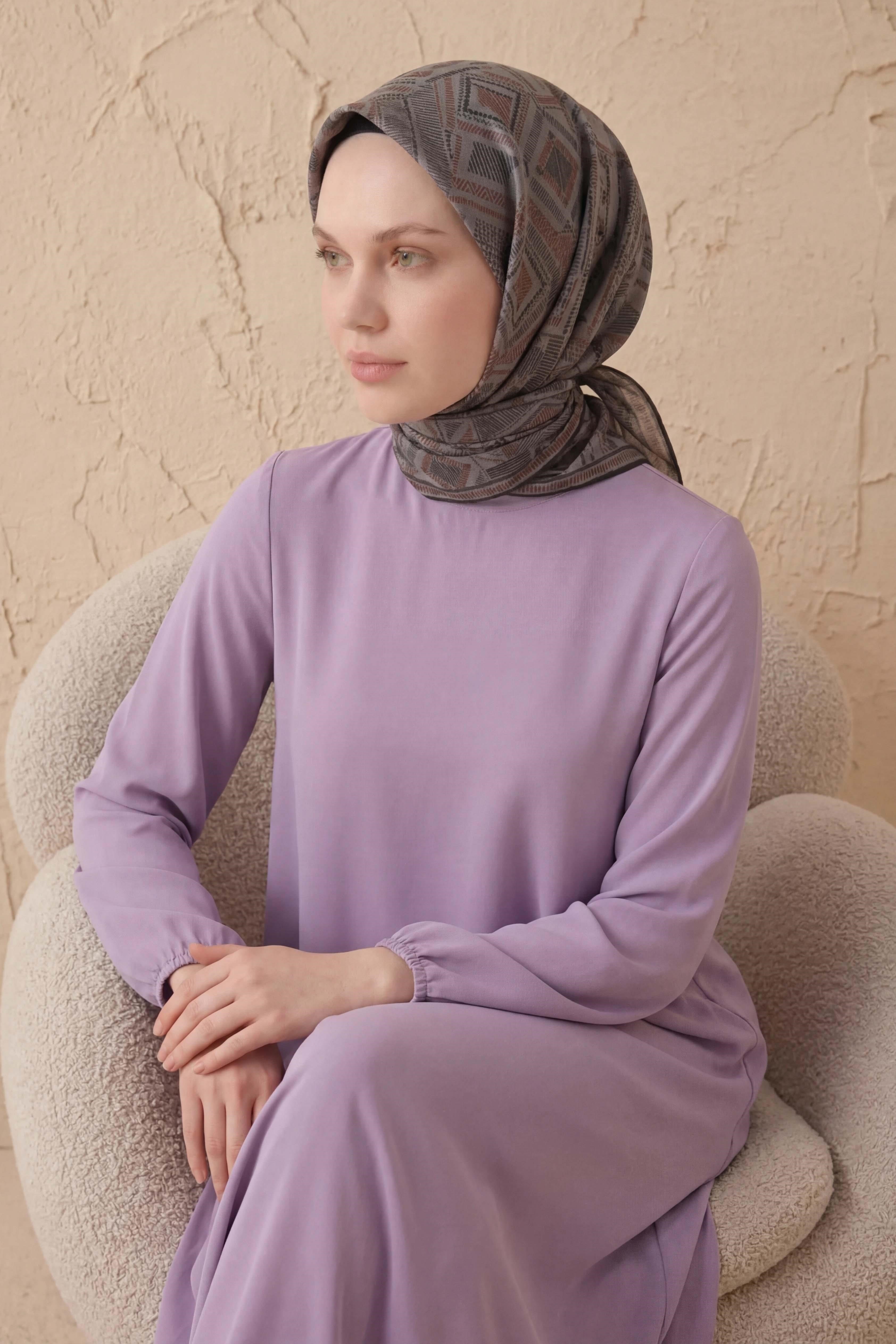Soft Eşarp Geometrik Desen Koyu Gri 90x90
