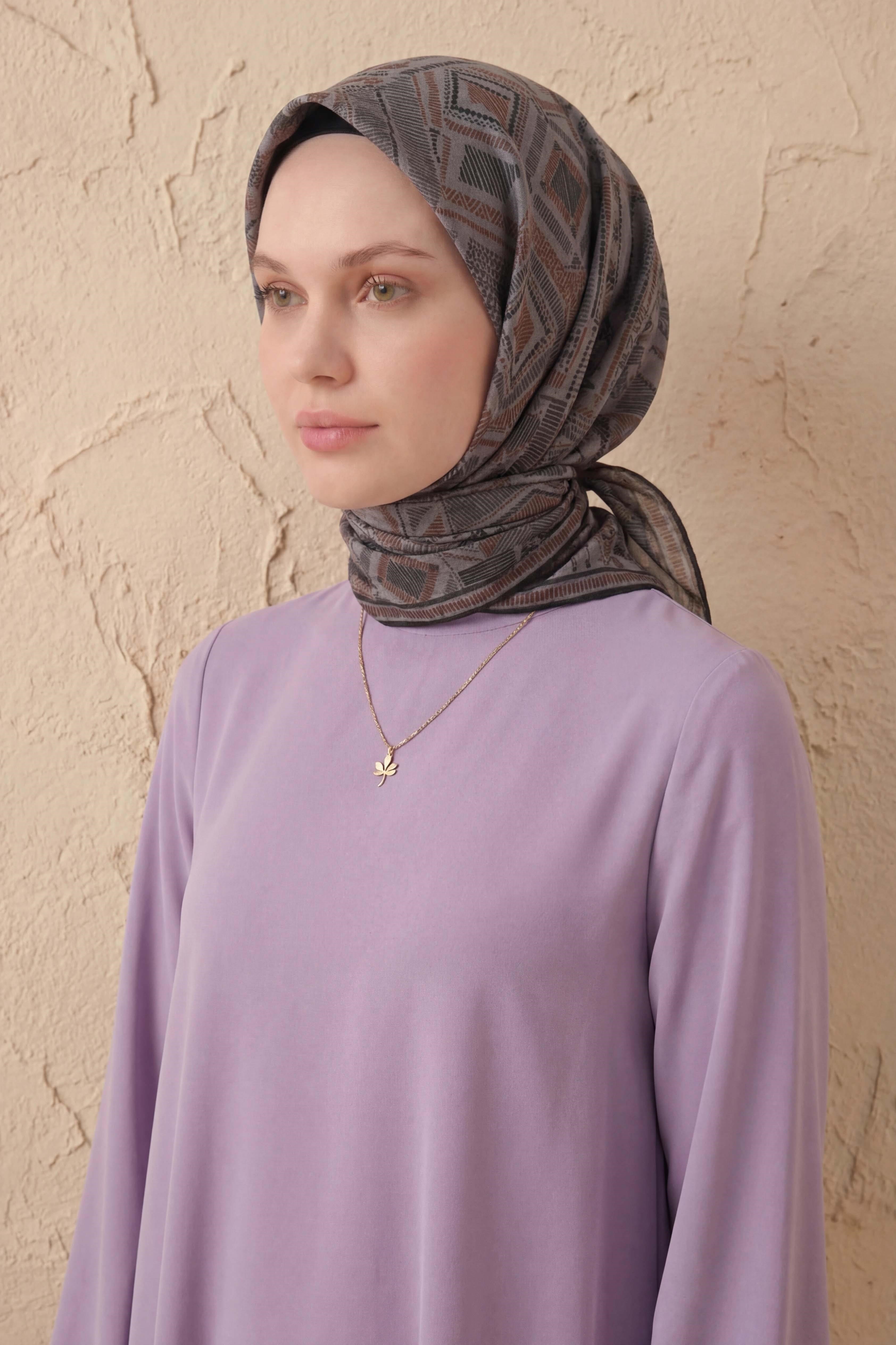 Soft Eşarp Geometrik Desen Koyu Gri 90x90
