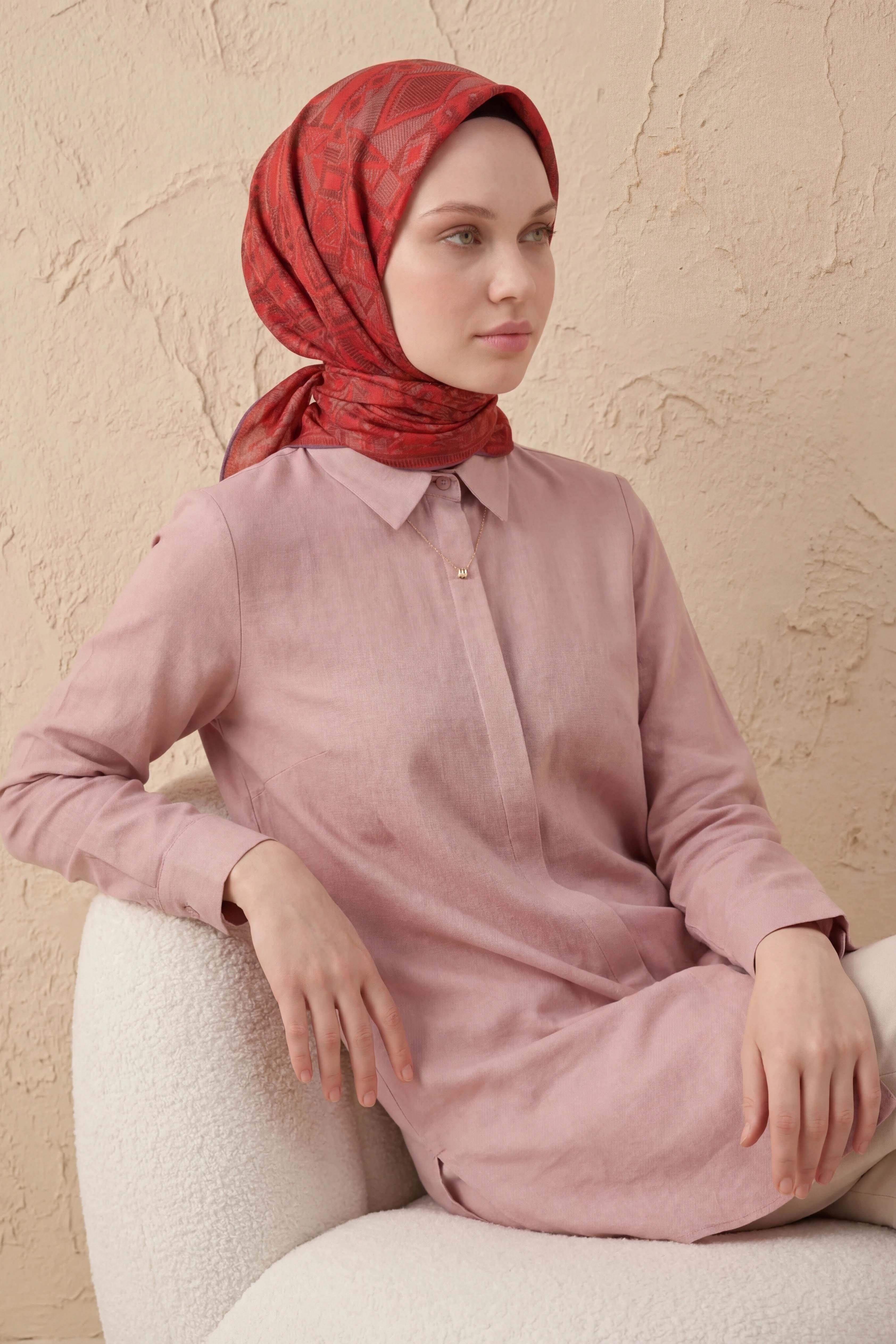 Soft Eşarp Geometrik Desen Parlak Kırmızı 90x90