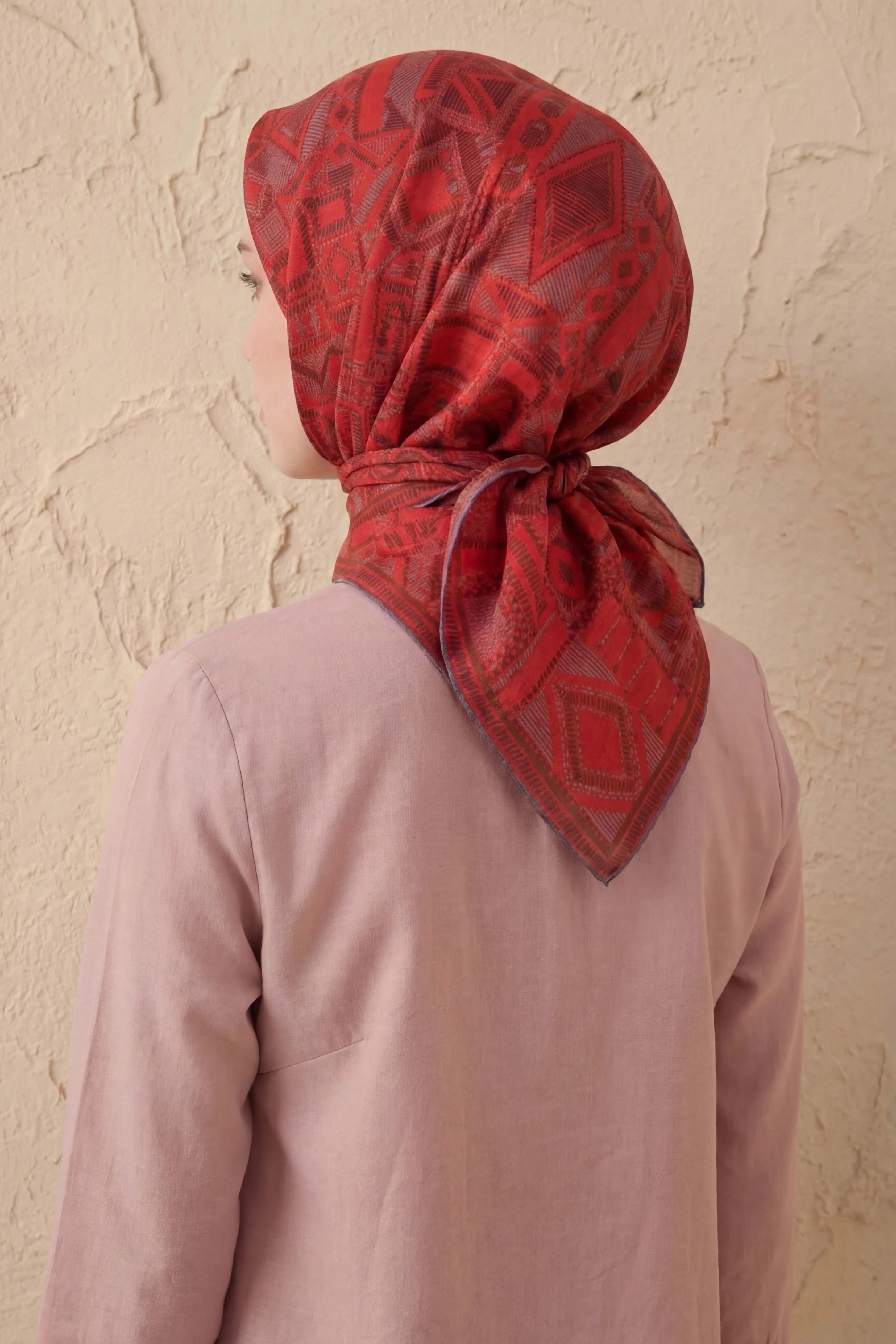 Soft Eşarp Geometrik Desen Parlak Kırmızı 90x90