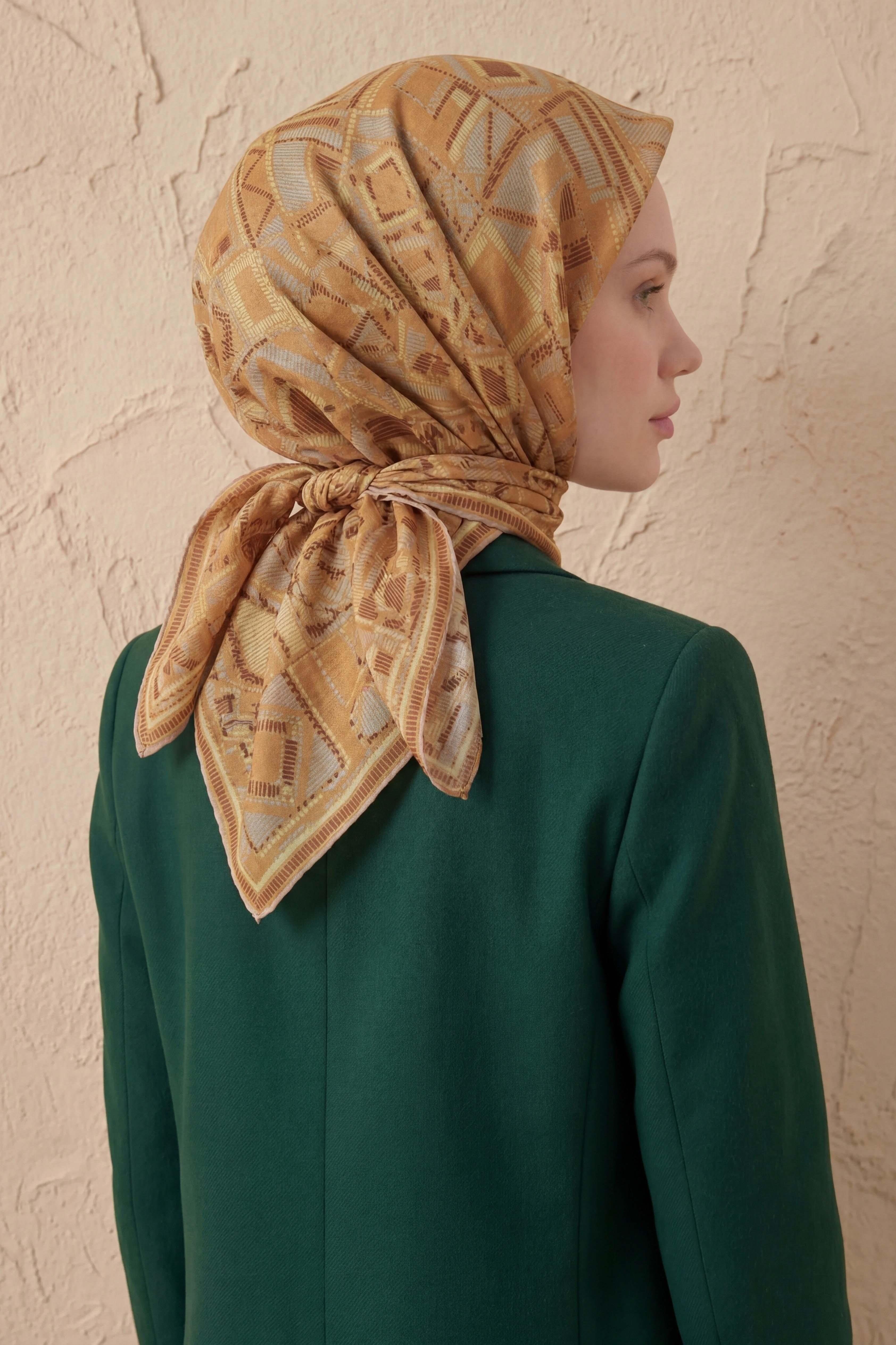 Soft Eşarp Geometrik Desen Soluk Turuncu 90x90