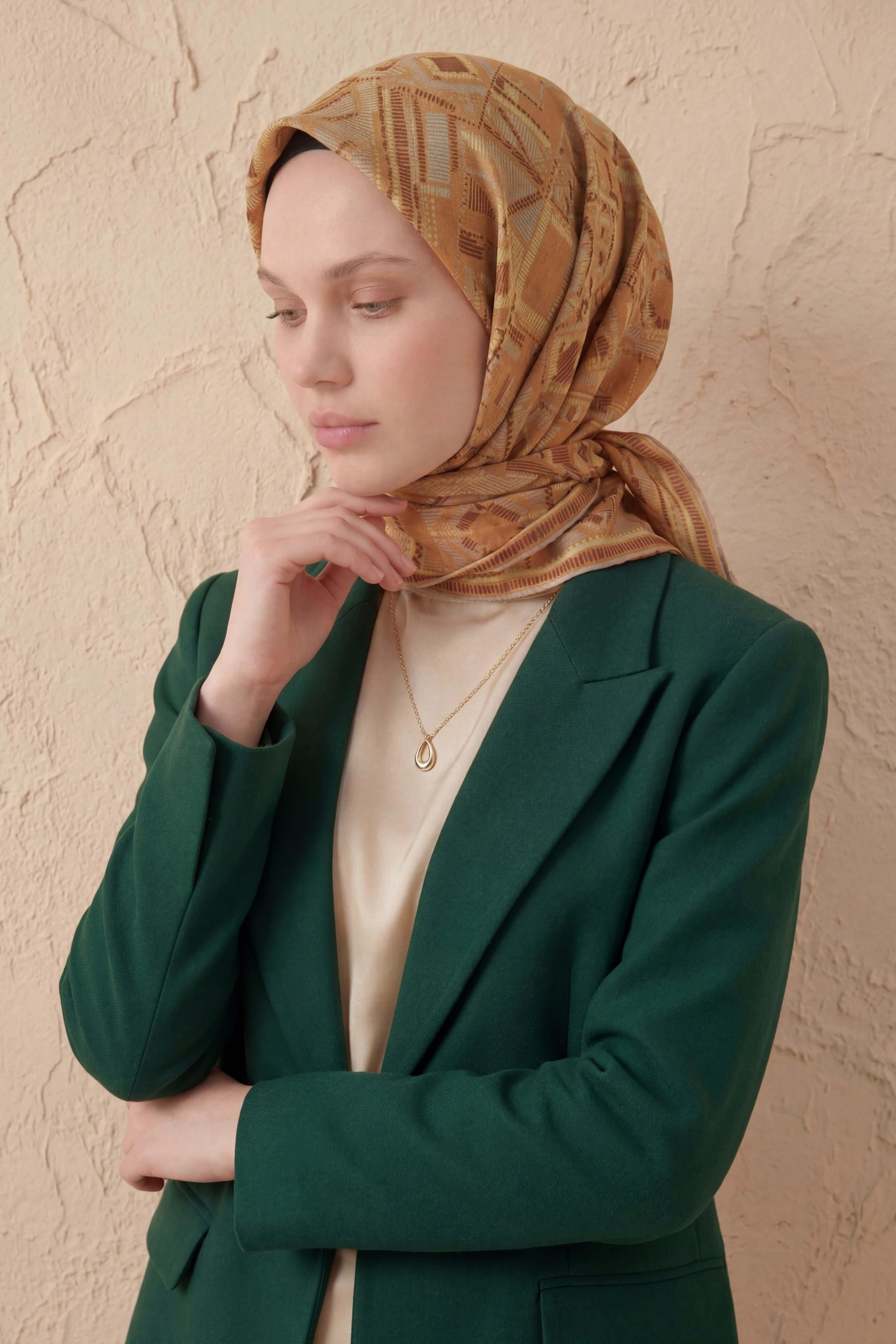 Soft Eşarp Geometrik Desen Soluk Turuncu 90x90