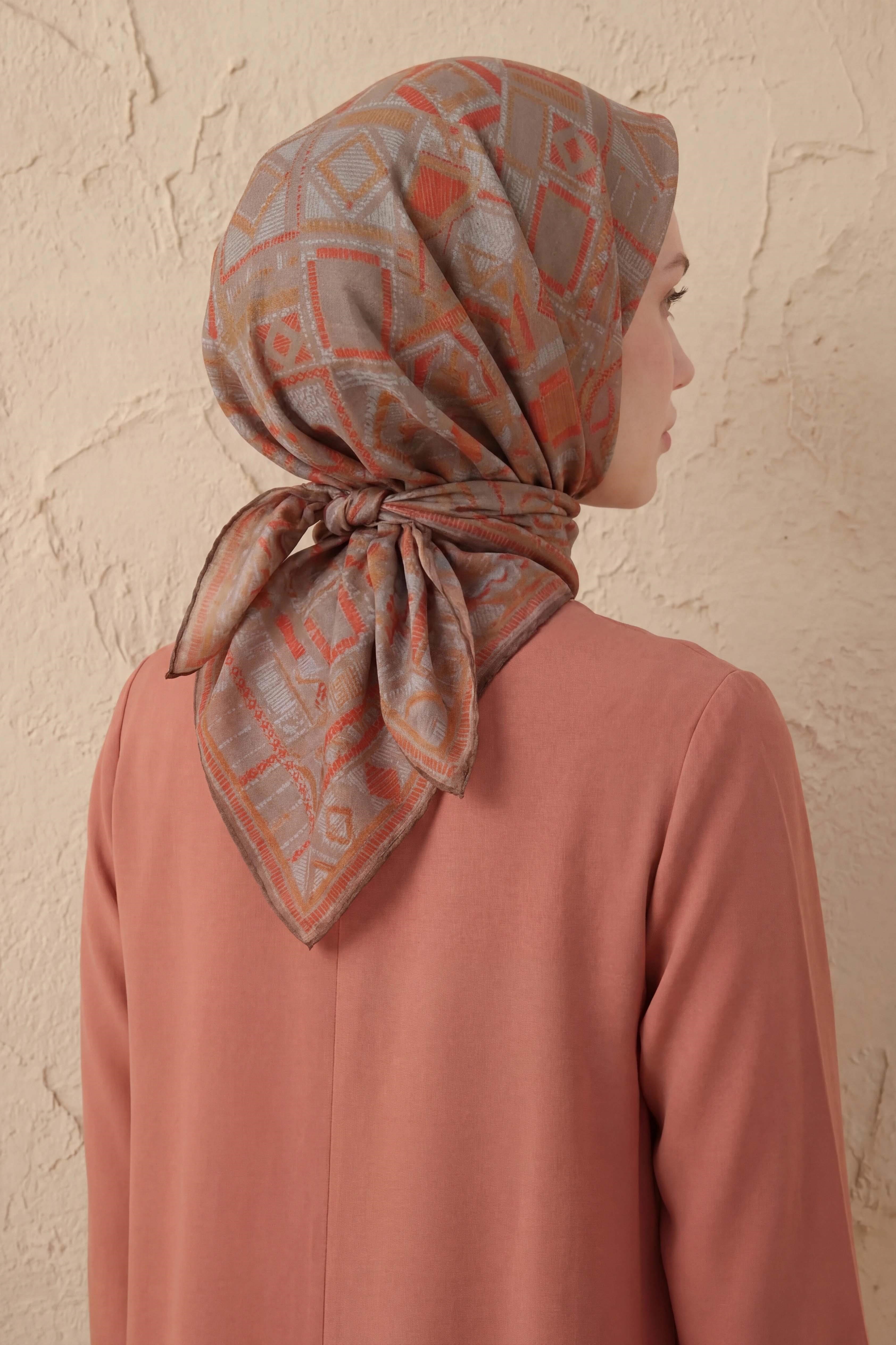 Soft Eşarp Geometrik Desen Uçuk Vizon 90x90