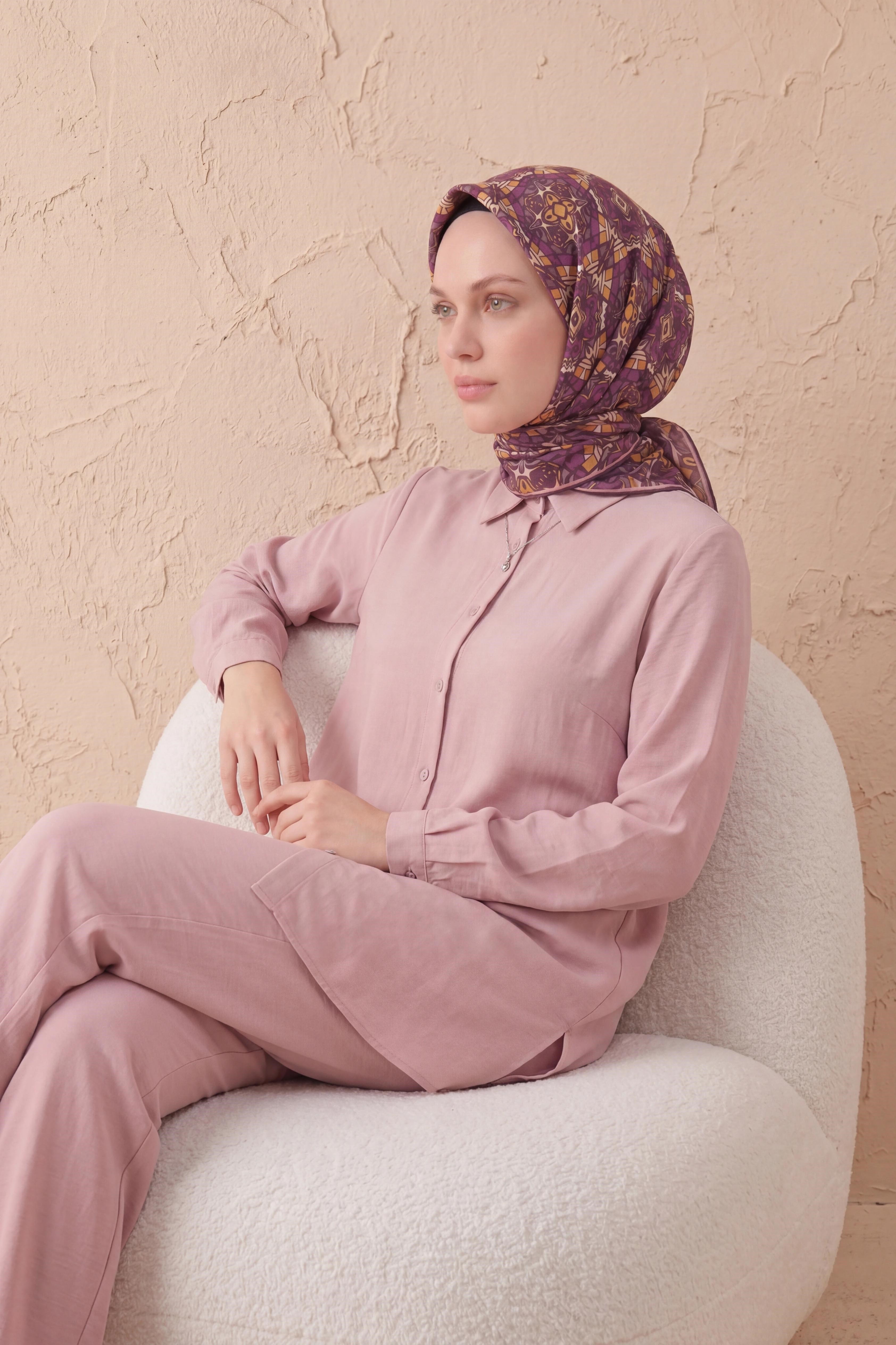 Soft Eşarp Geometrik Koyu Mor 90x90