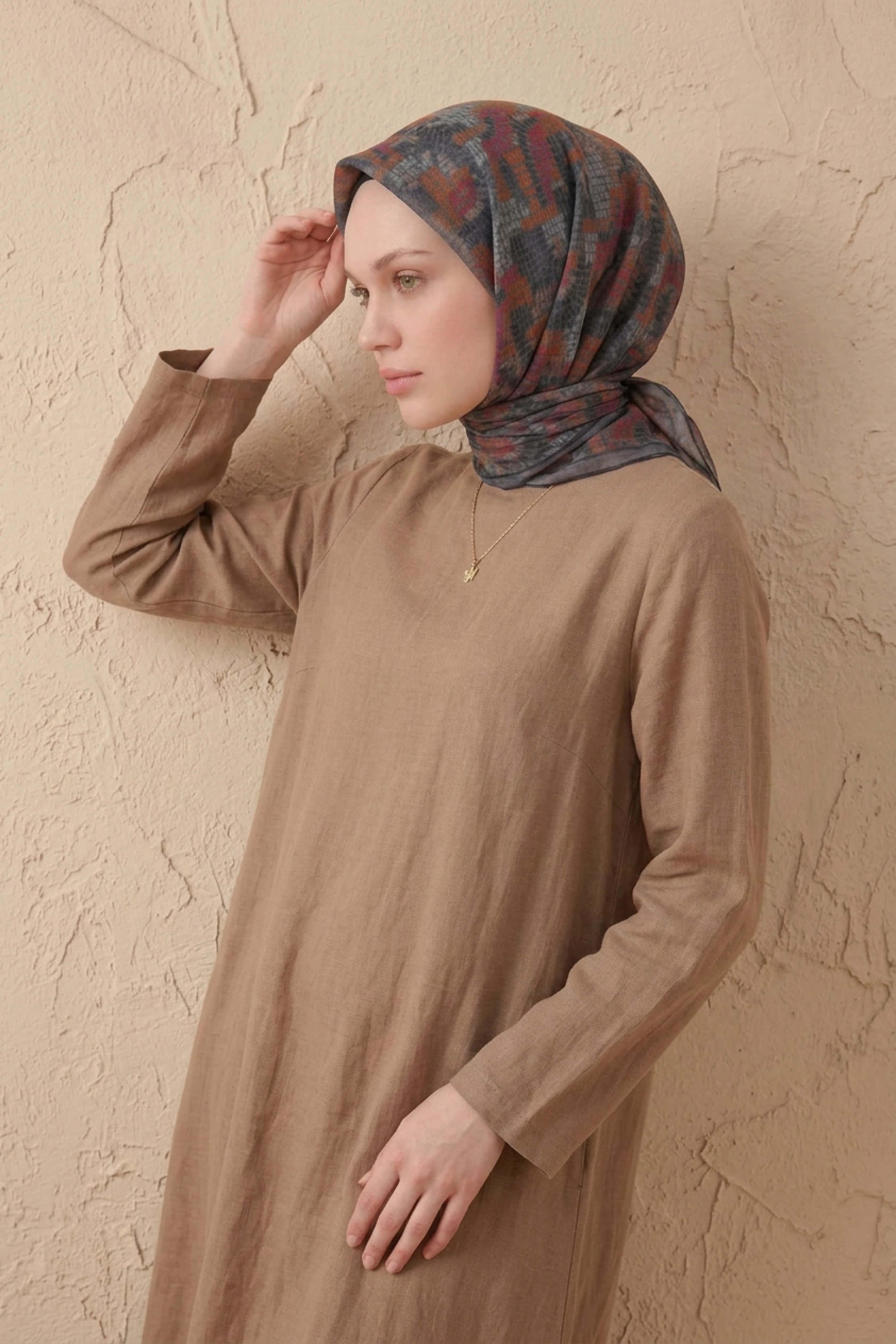 Soft Eşarp Melodi Desen Koyu Gri 90x90