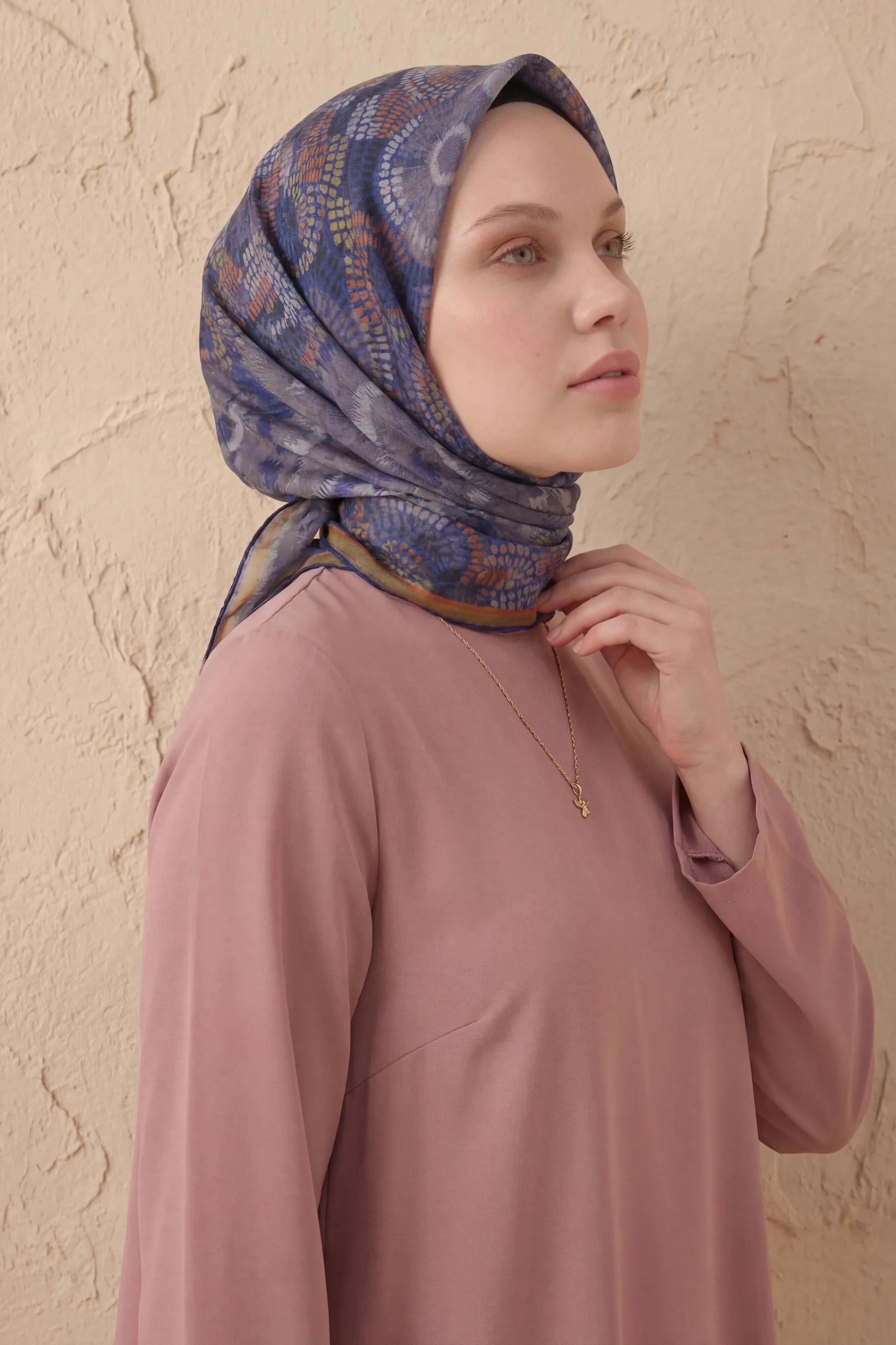 Soft Eşarp Melodi Desen Saks Mavi 90x90
