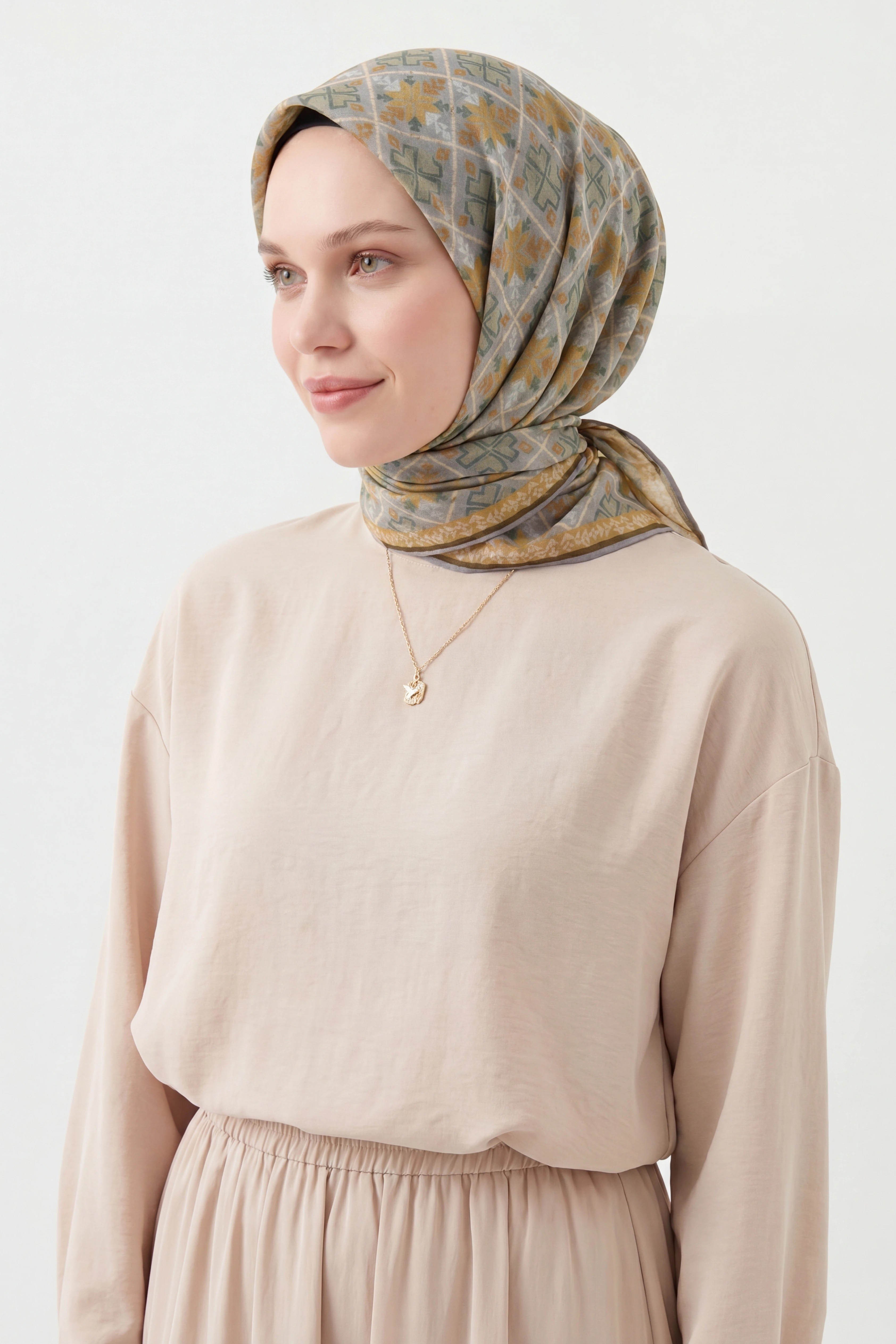 Soft Eşarp Minimal Motif Gümüş