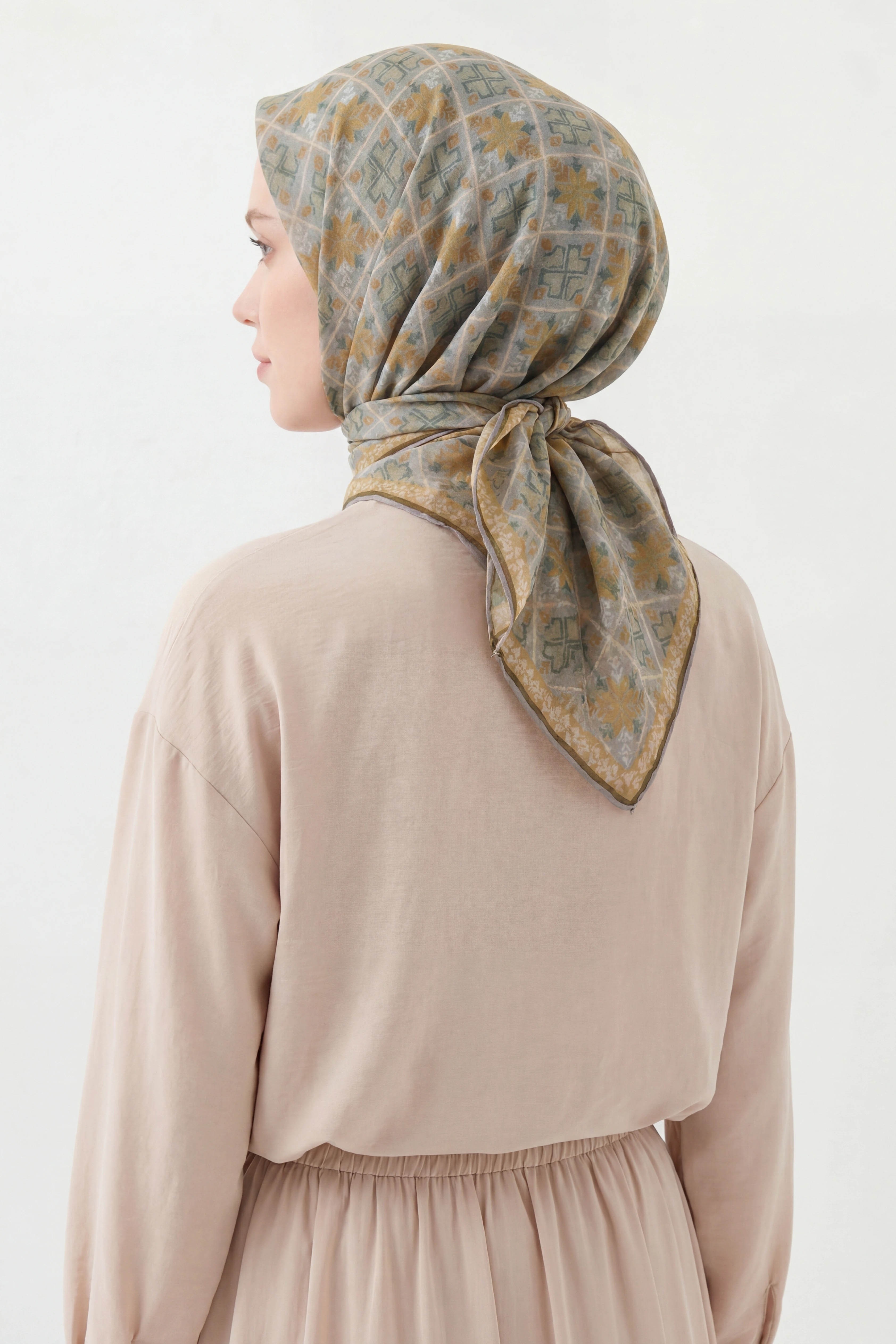 Soft Eşarp Minimal Motif Gümüş