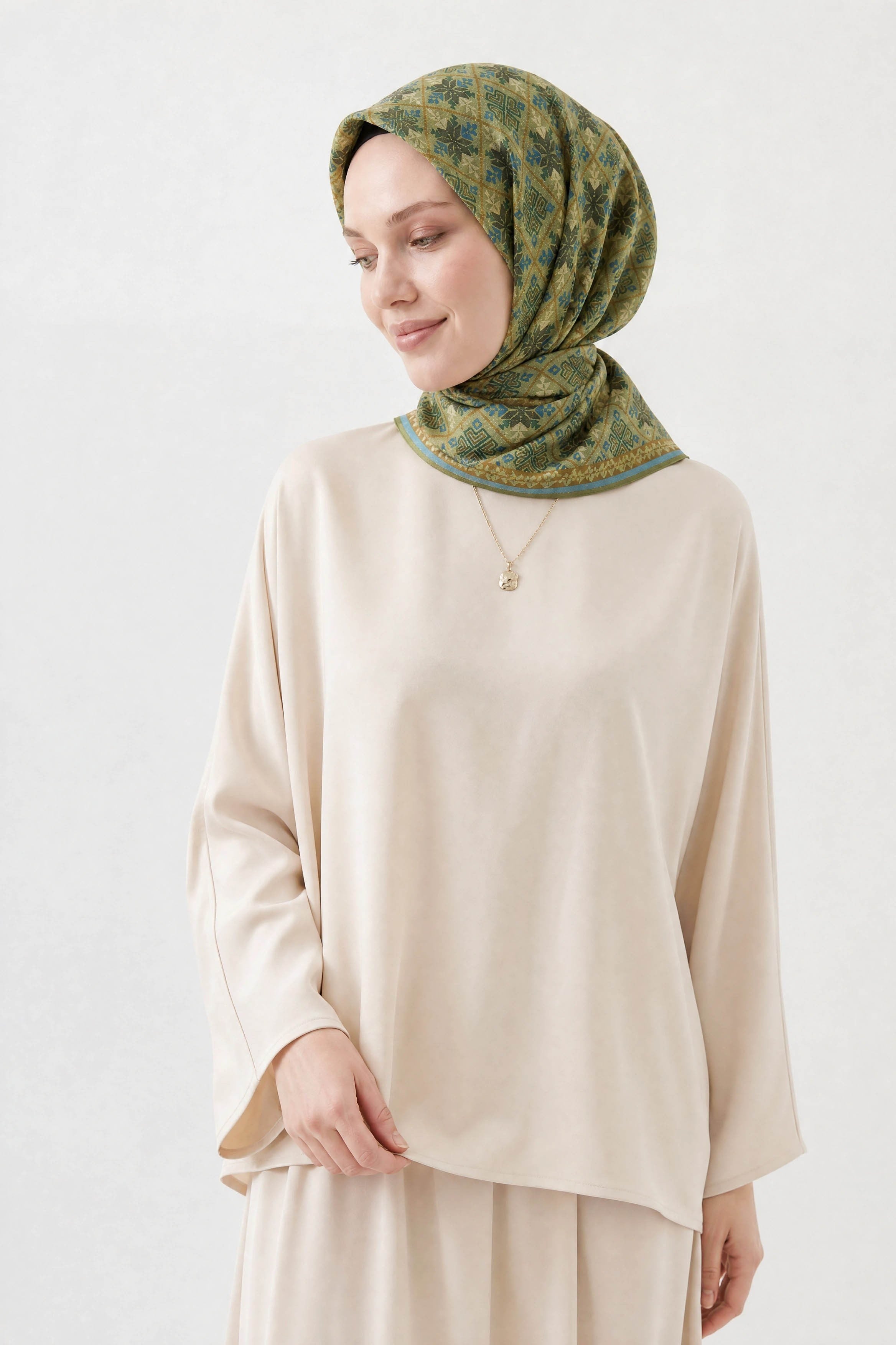Soft Eşarp Minimal Motif Yeşil