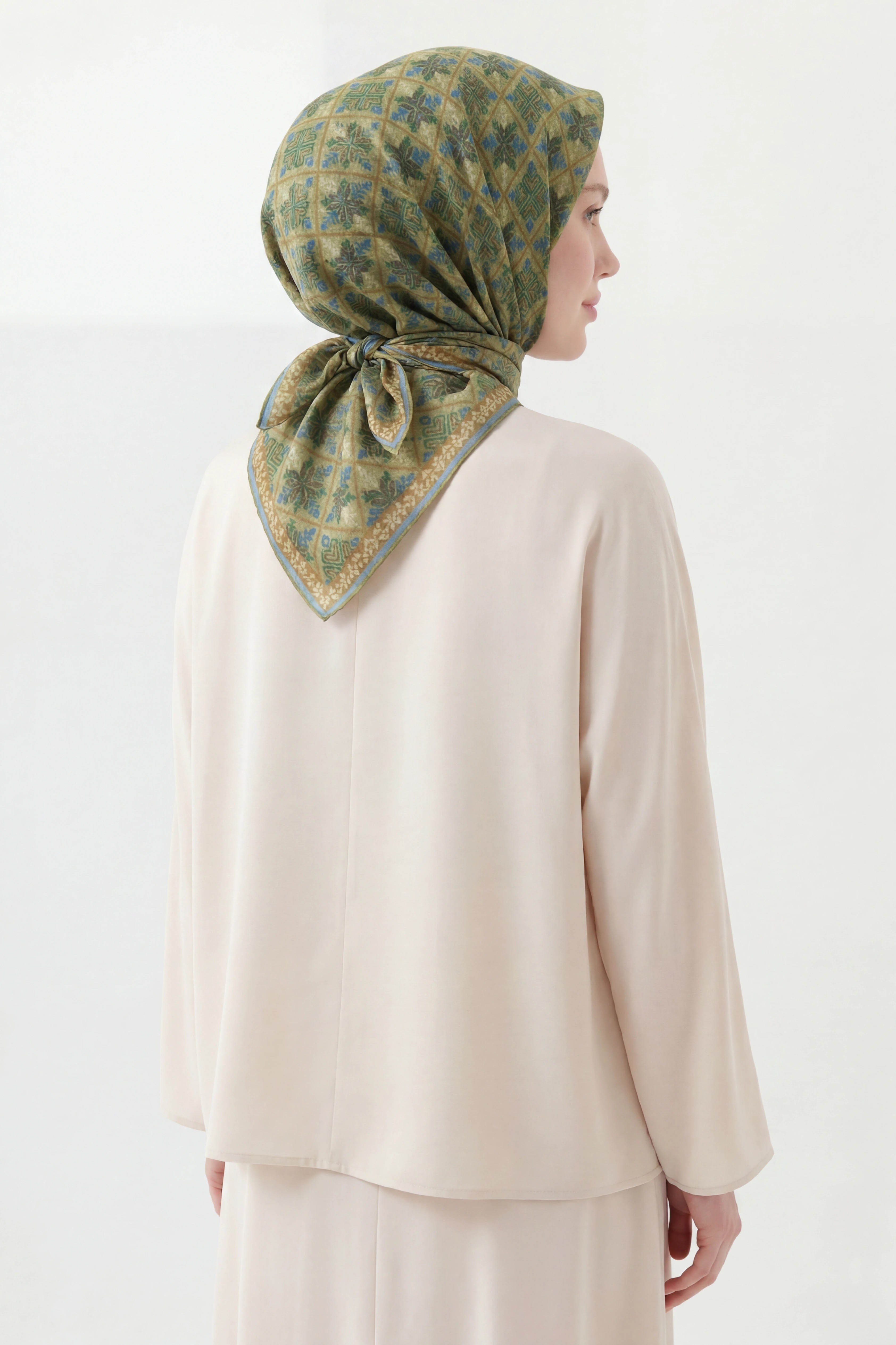Soft Eşarp Minimal Motif Yeşil