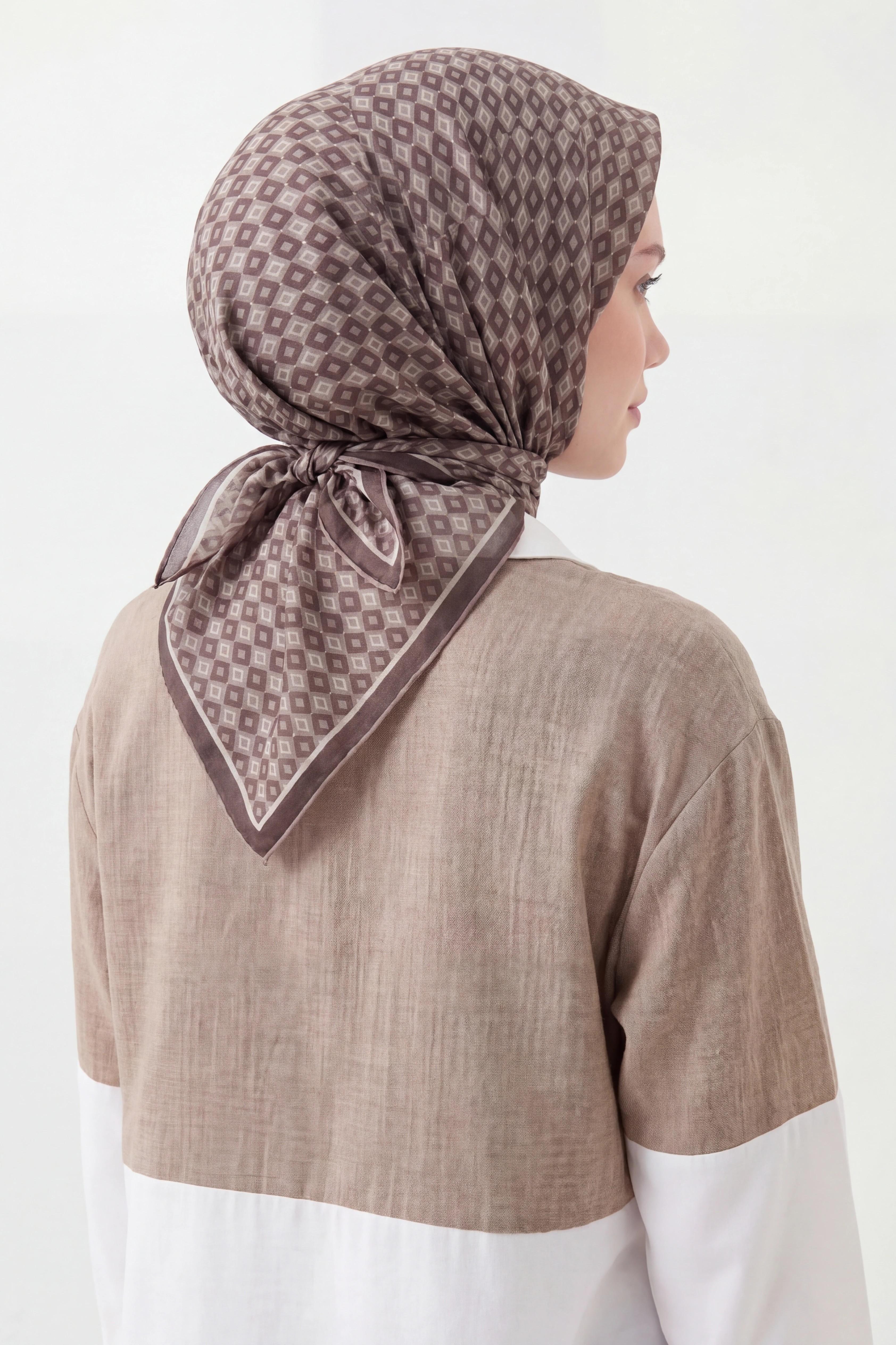 Soft Eşarp Retro Geometrik Koyu Vizon