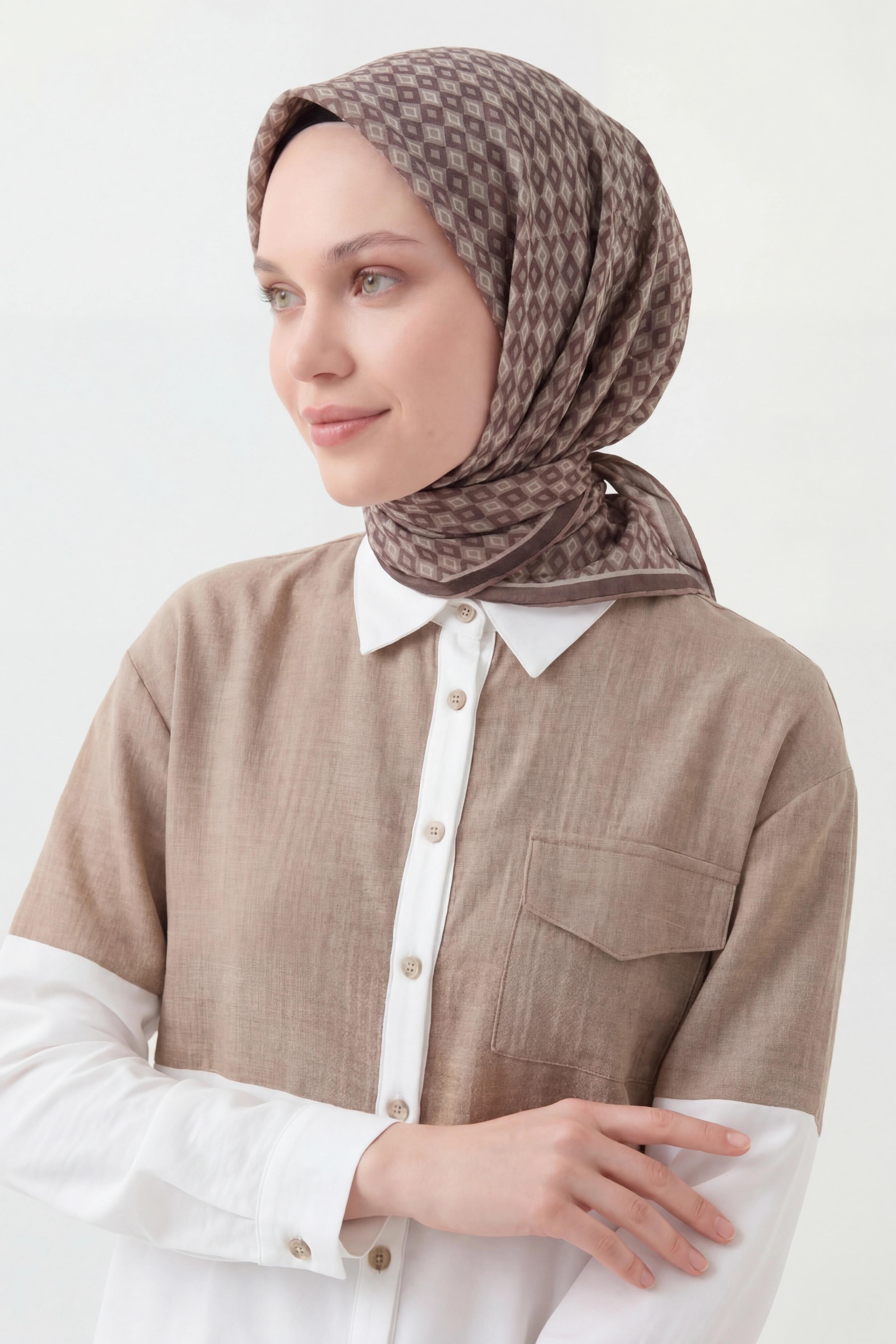 Soft Eşarp Retro Geometrik Koyu Vizon