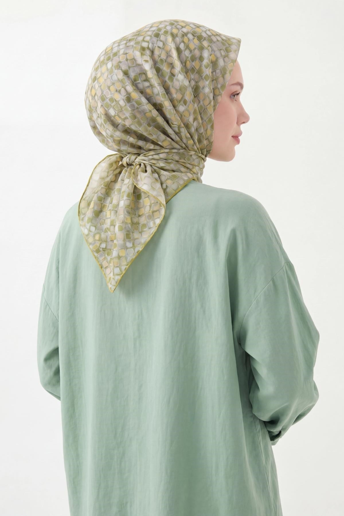 Soft Eşarp Retro Mozaik Fıstık Yeşili 90x90