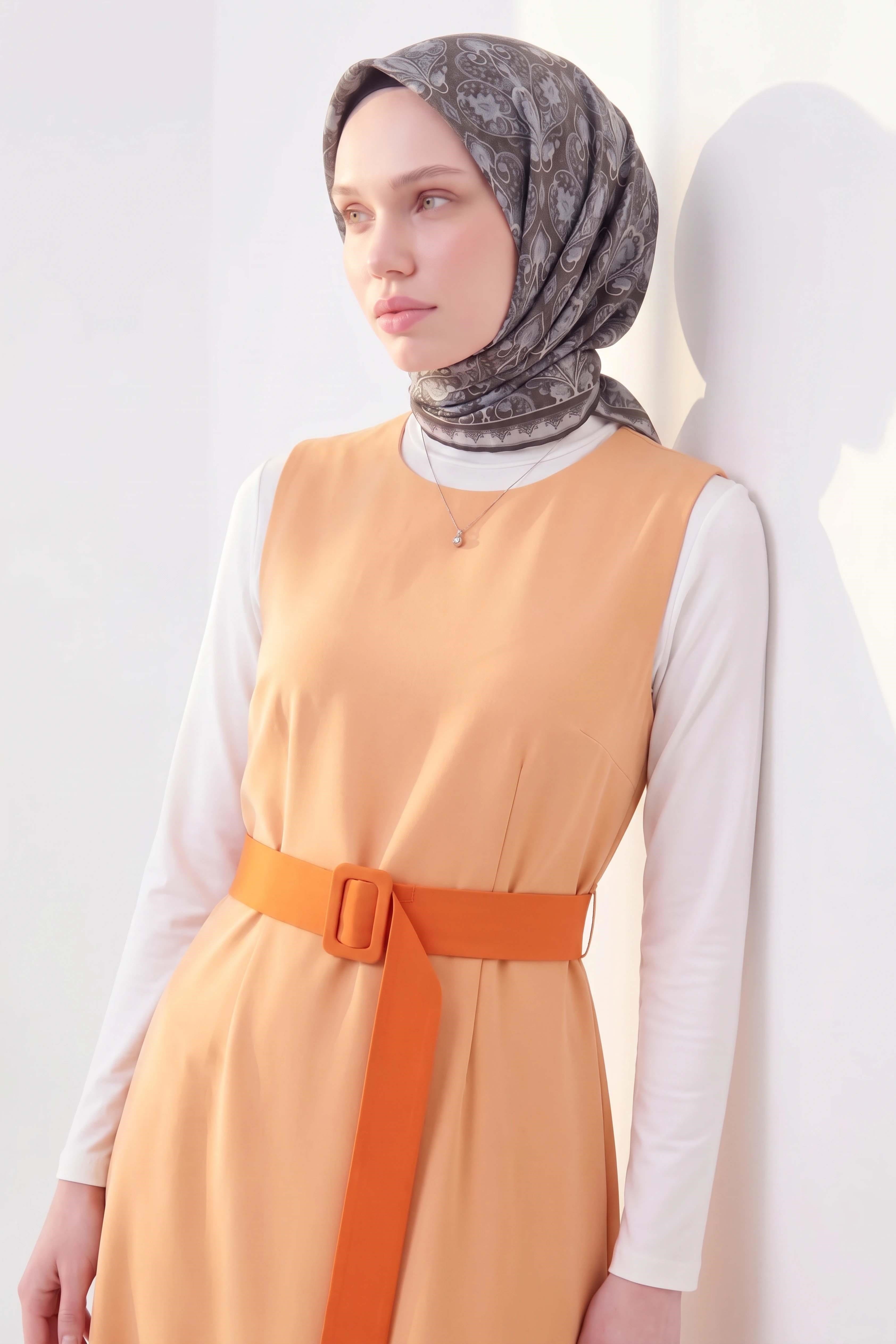 Soft Eşarp Rûmi Siyah-Gri 90x90