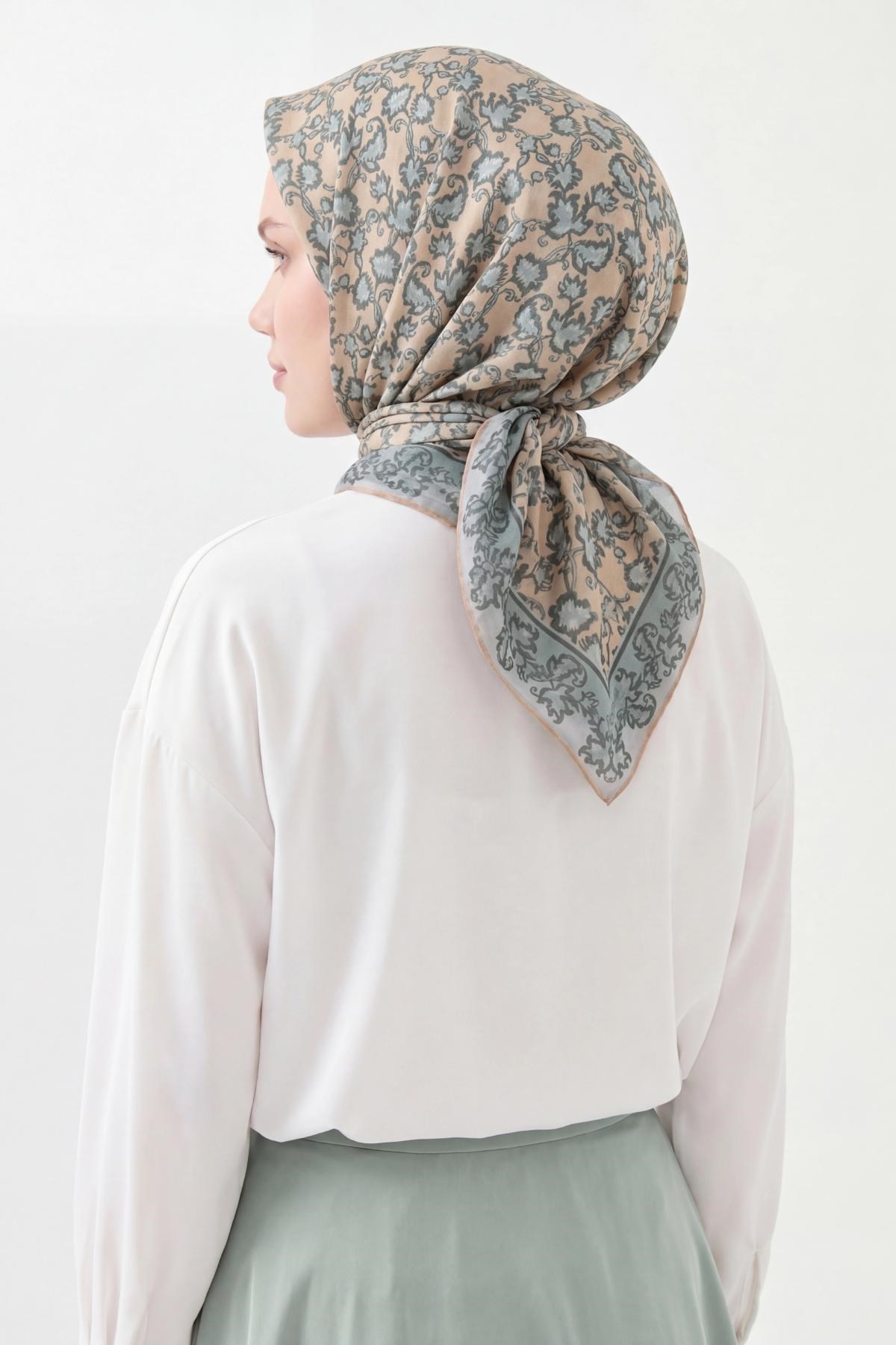 Soft Eşarp Yaprak Desen Krem Rengi 90x90