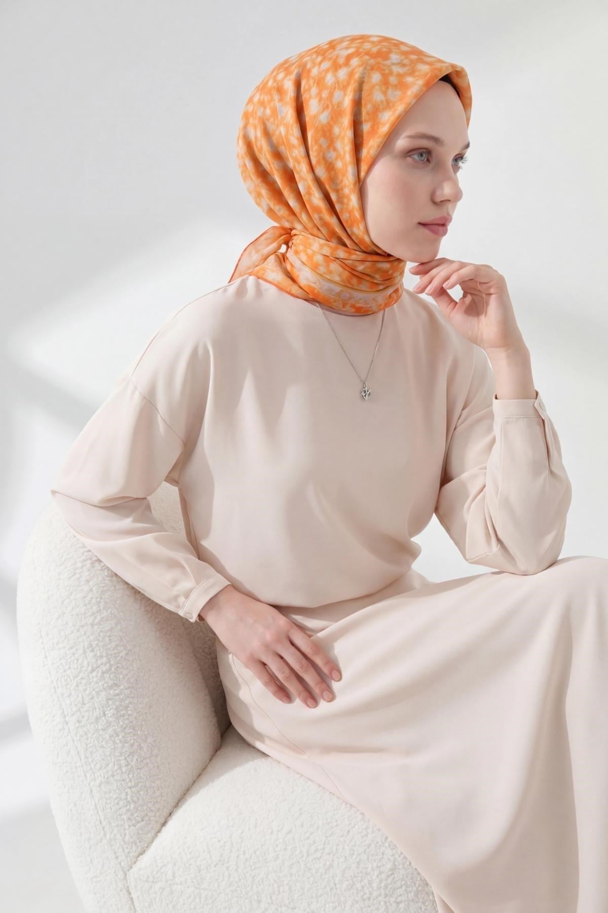 Soft Eşarp Yaprak Desen Turuncu 90x90
