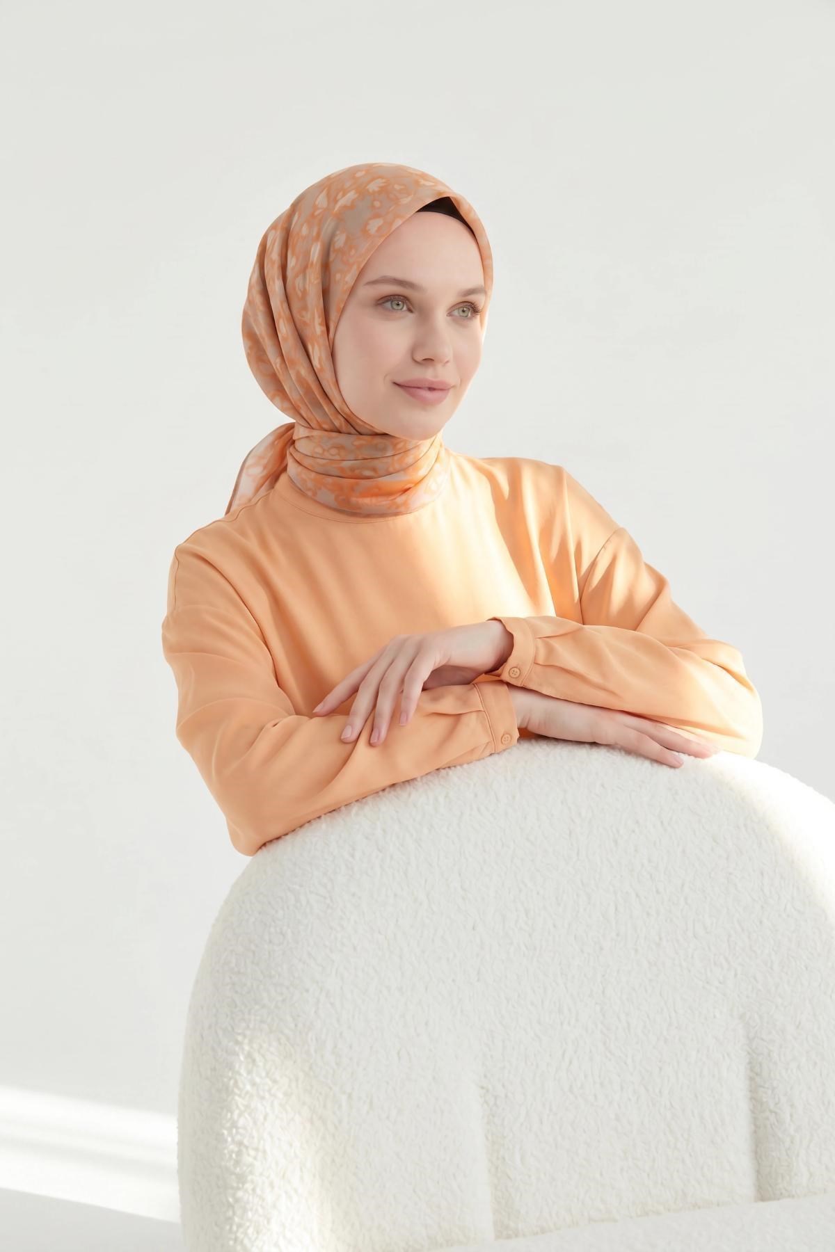 Soft Eşarp Yaprak Desen Yavruağzı 90x90