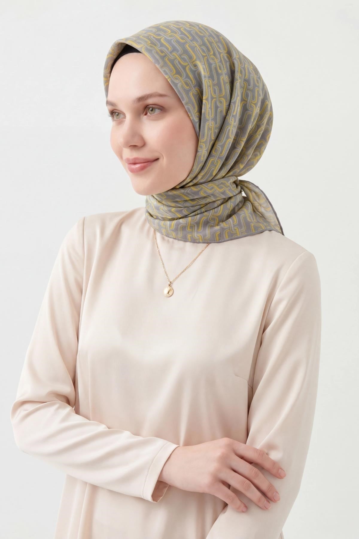 Soft Eşarp Zincir Desen Koyu Gri 90x90