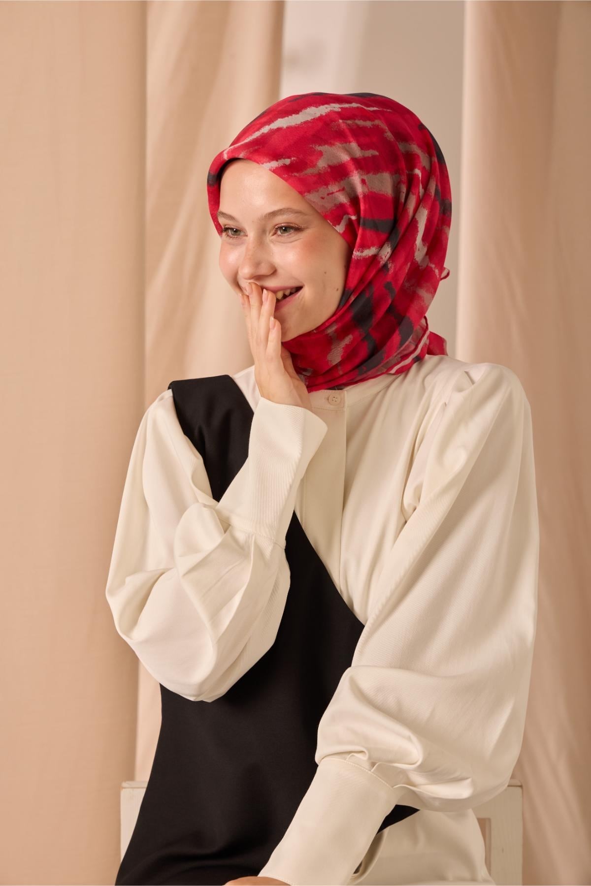 Soft Pamuk Eşarp Ahududu-Antrasit-Vizon Desenli Kaymaz Tok Duruşlu 90x90