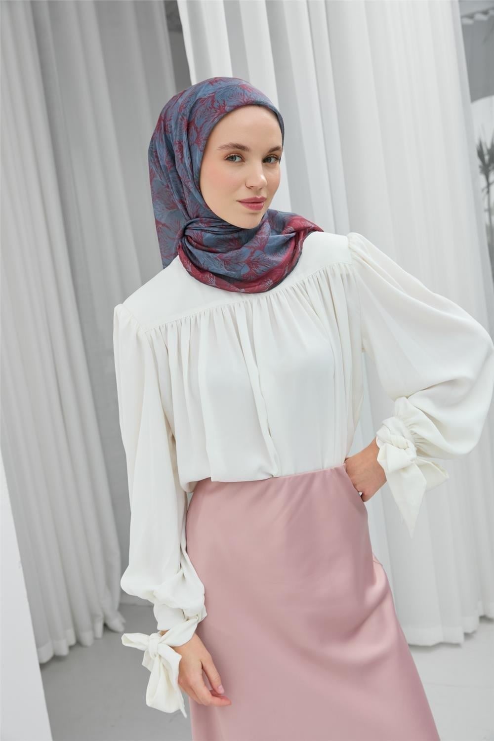 Soft Pamuk Eşarp Çelik Mavi Yaprak Desenli Hafif Tok Duruşlu 90x90
