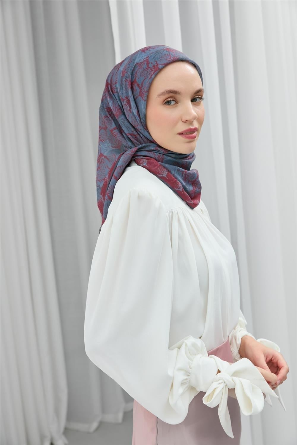 Soft Pamuk Eşarp Çelik Mavi Yaprak Desenli Hafif Tok Duruşlu 90x90