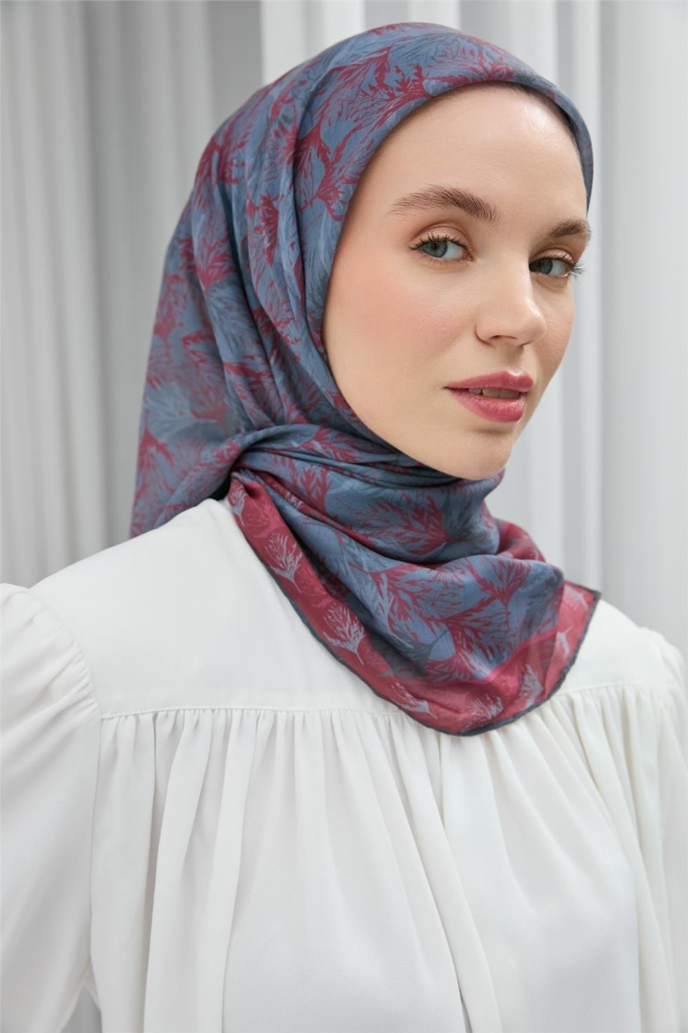 Soft Pamuk Eşarp Çelik Mavi Yaprak Desenli Hafif Tok Duruşlu 90x90