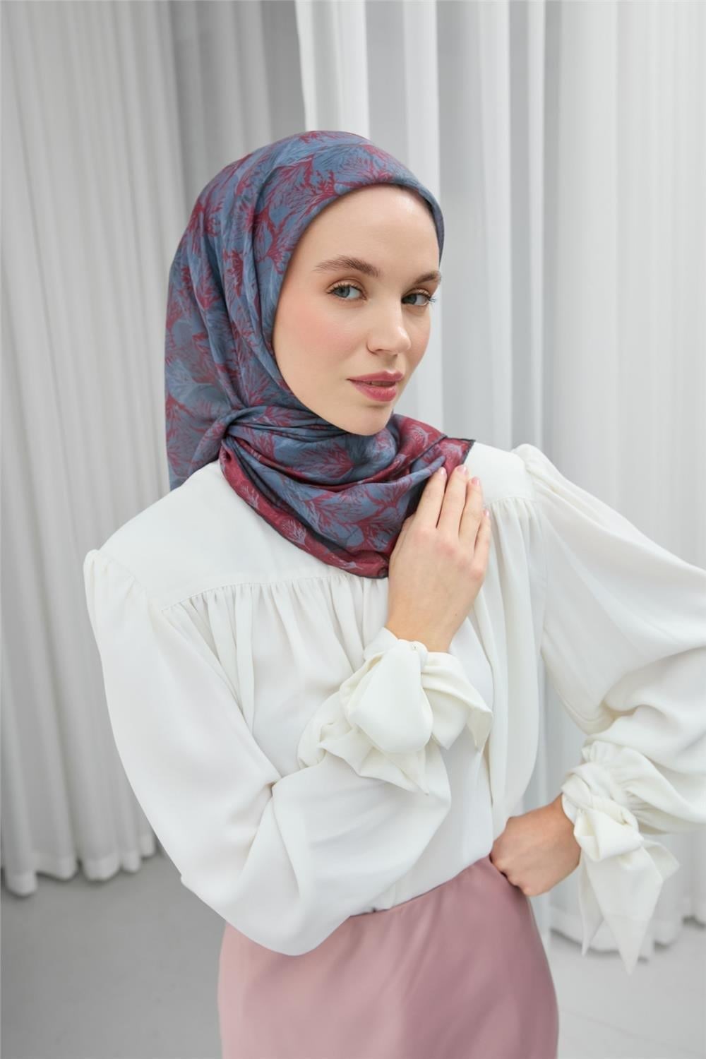 Soft Pamuk Eşarp Çelik Mavi Yaprak Desenli Hafif Tok Duruşlu 90x90