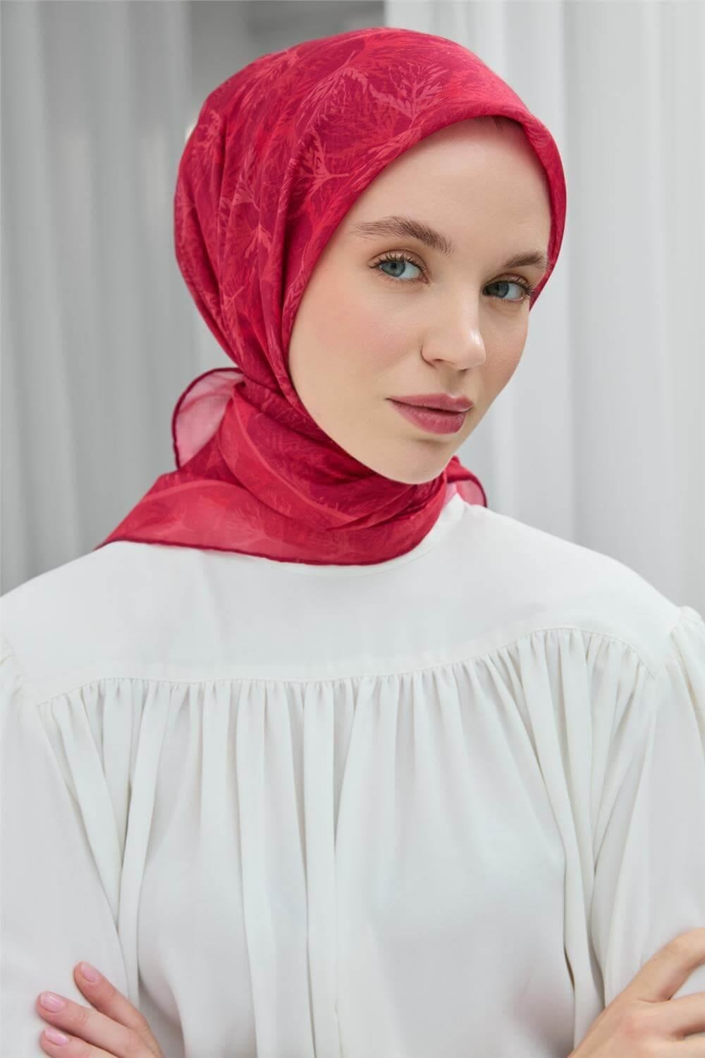 Soft Pamuk Eşarp Fuşya Pembe Yaprak Desenli Hafif Tok Duruşlu 90x90