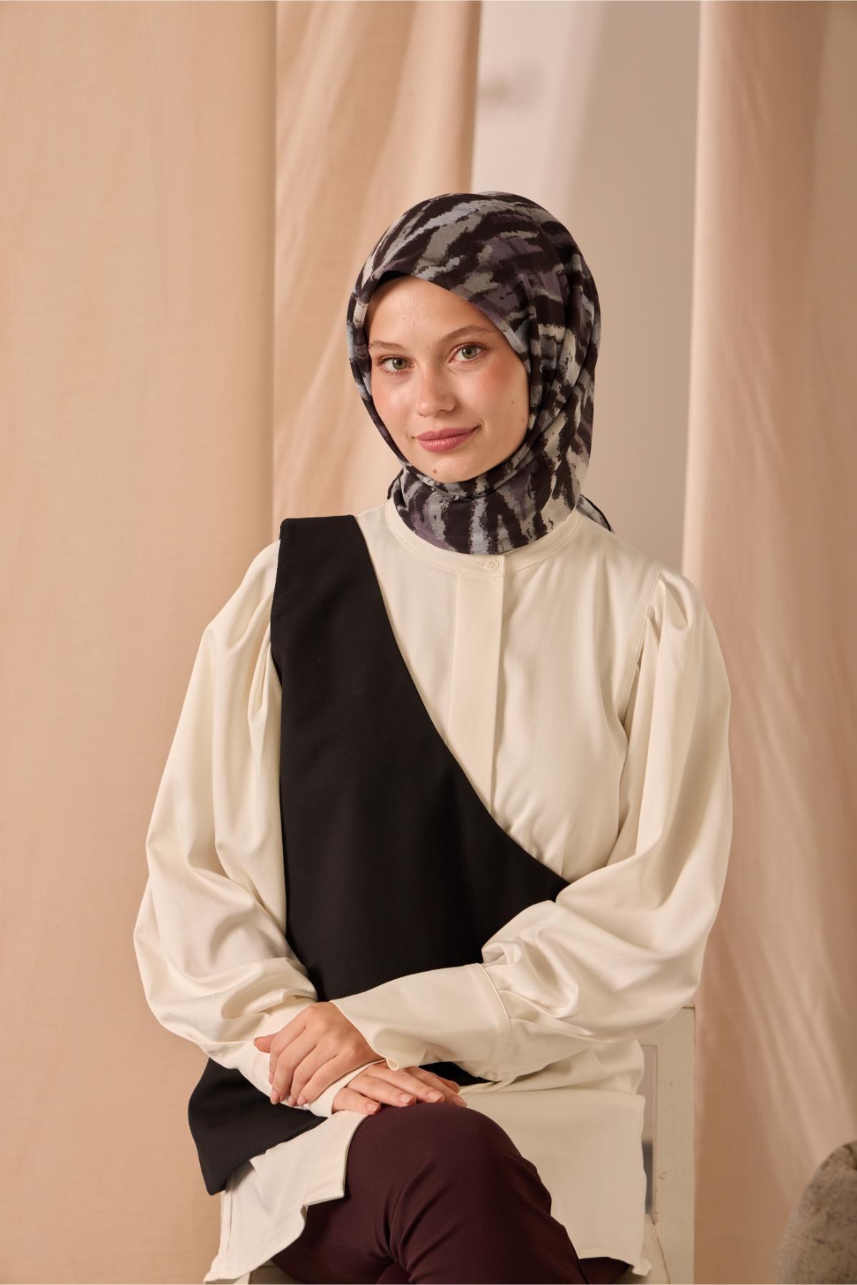 Soft Pamuk Eşarp Siyah-Gri-Lavanta-Küf Yeşili Desenli Kaymaz Tok Duruşlu 90x90