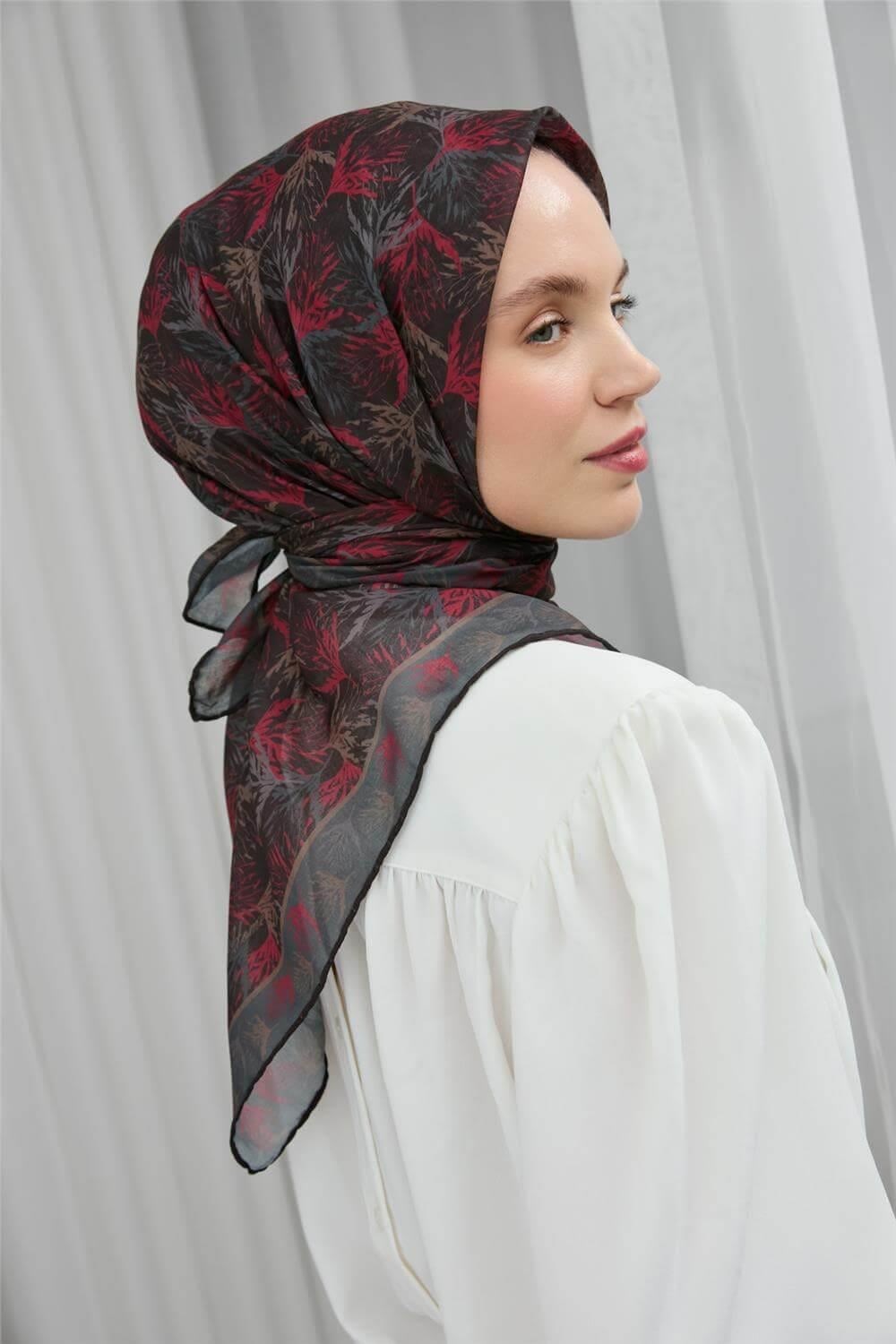 Soft Pamuk Eşarp Siyah Yaprak Desenli Hafif Tok Duruşlu 90x90