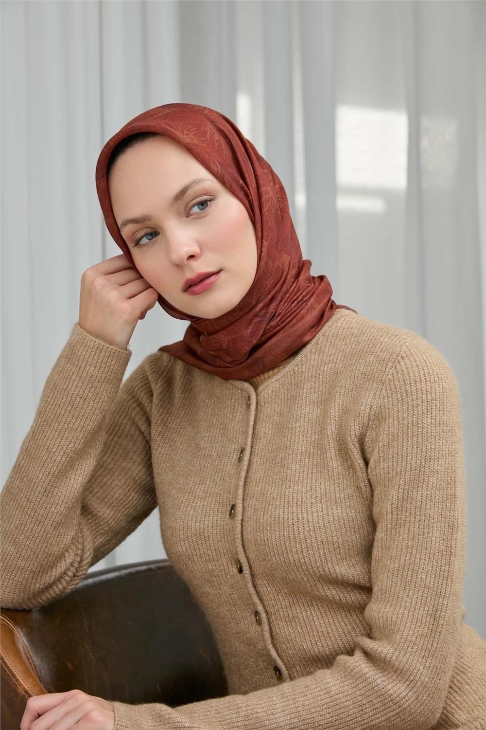 Soft Pamuk Eşarp Soğan Kabuğu Yaprak Desenli Hafif Tok Duruşlu 90x90