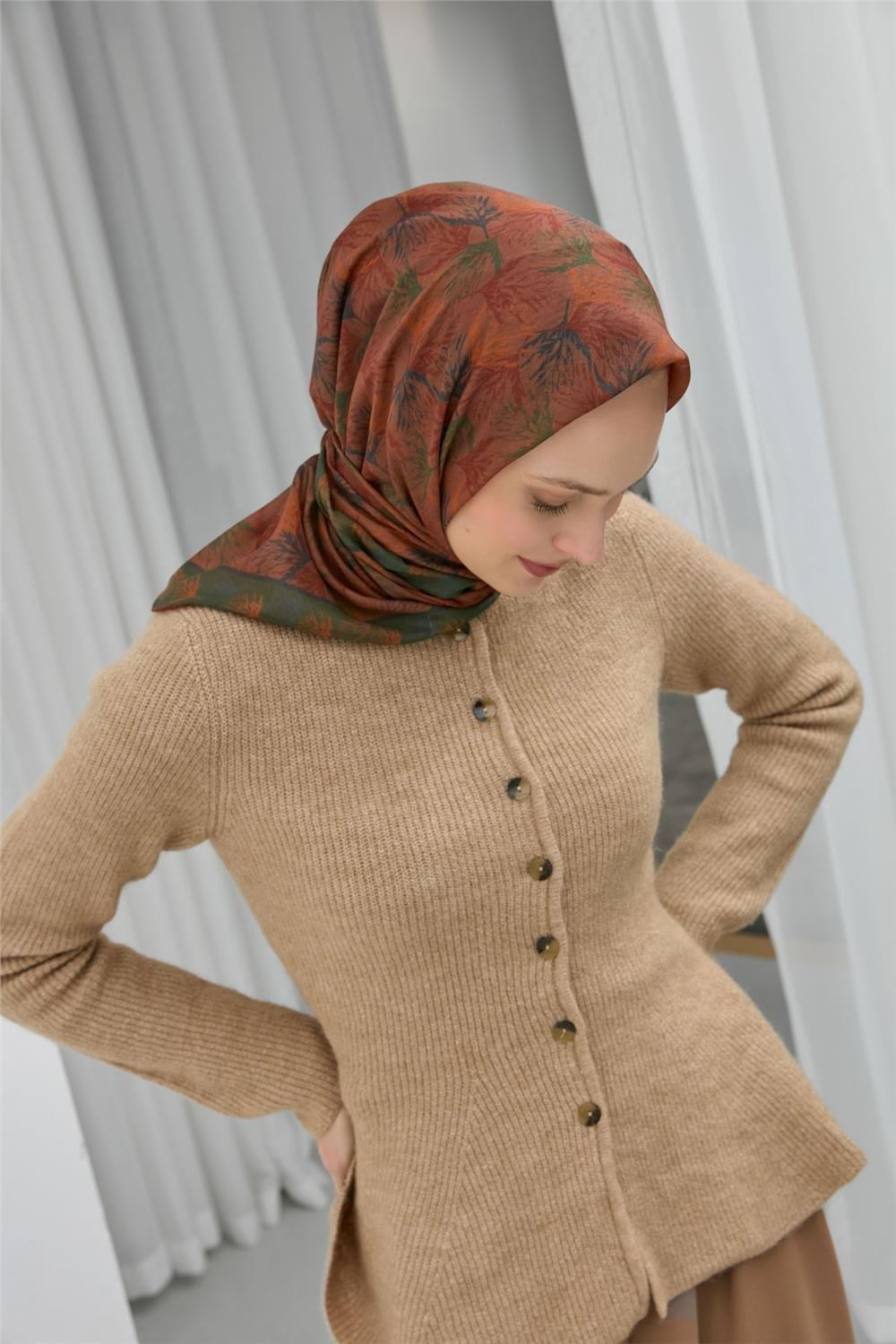 Soft Pamuk Eşarp Taba Yaprak Desenli Hafif Tok Duruşlu 90x90